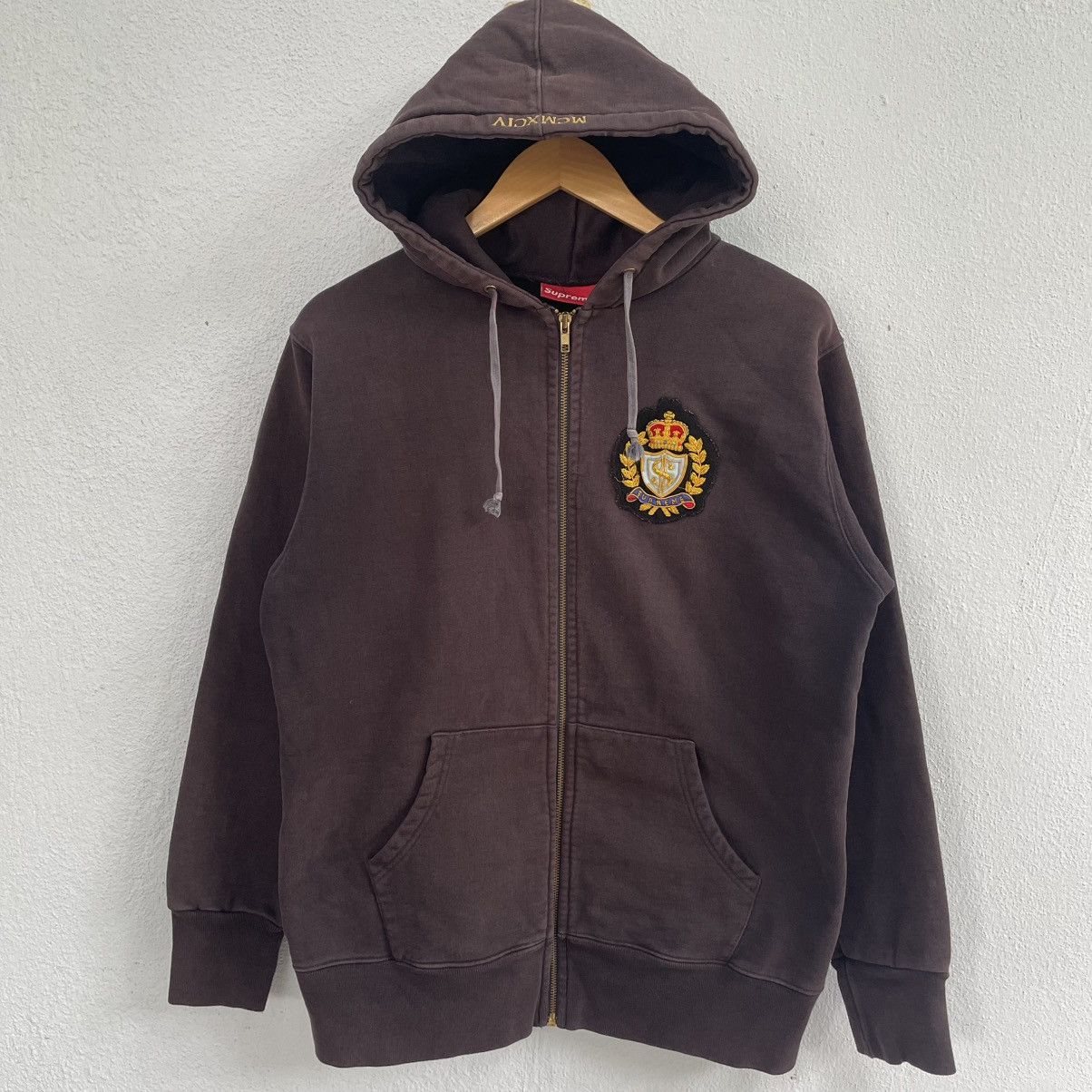 Supreme Supreme MCMXCIV emblem zip up hoodie Size US M / EU 48-50 / 2 - 1 Thumbnail