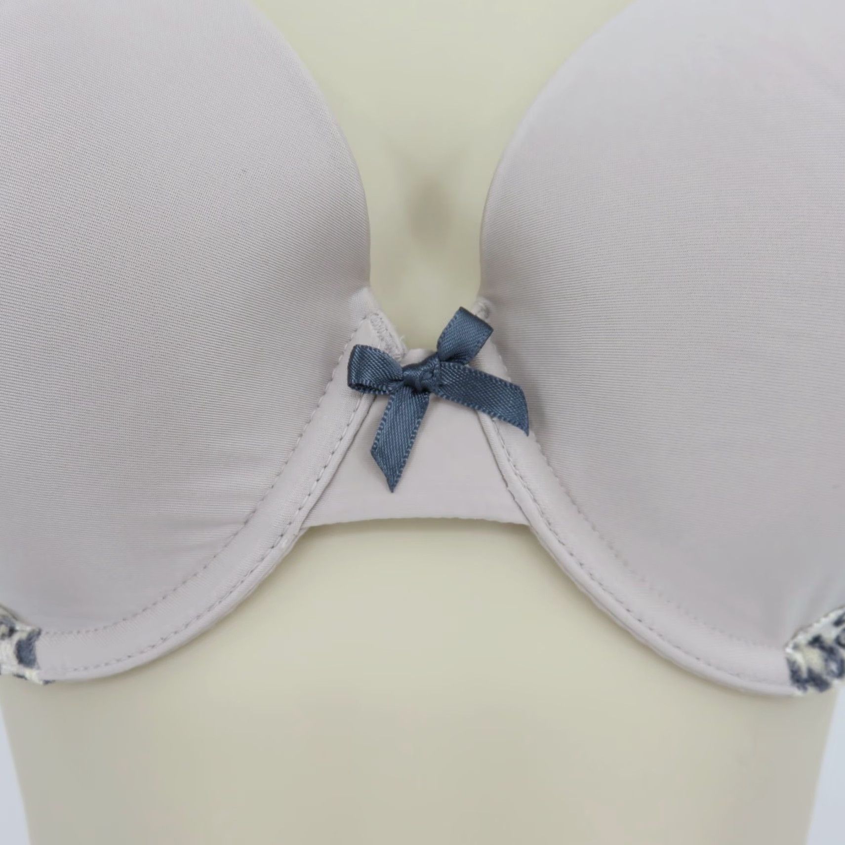 Victoria's Secret Victoria's Secret Perfect Coverage Bra T-Shirt Underwire Lined Gray Leopard Bow 34D Womens Size ONE SIZE - 3 Thumbnail
