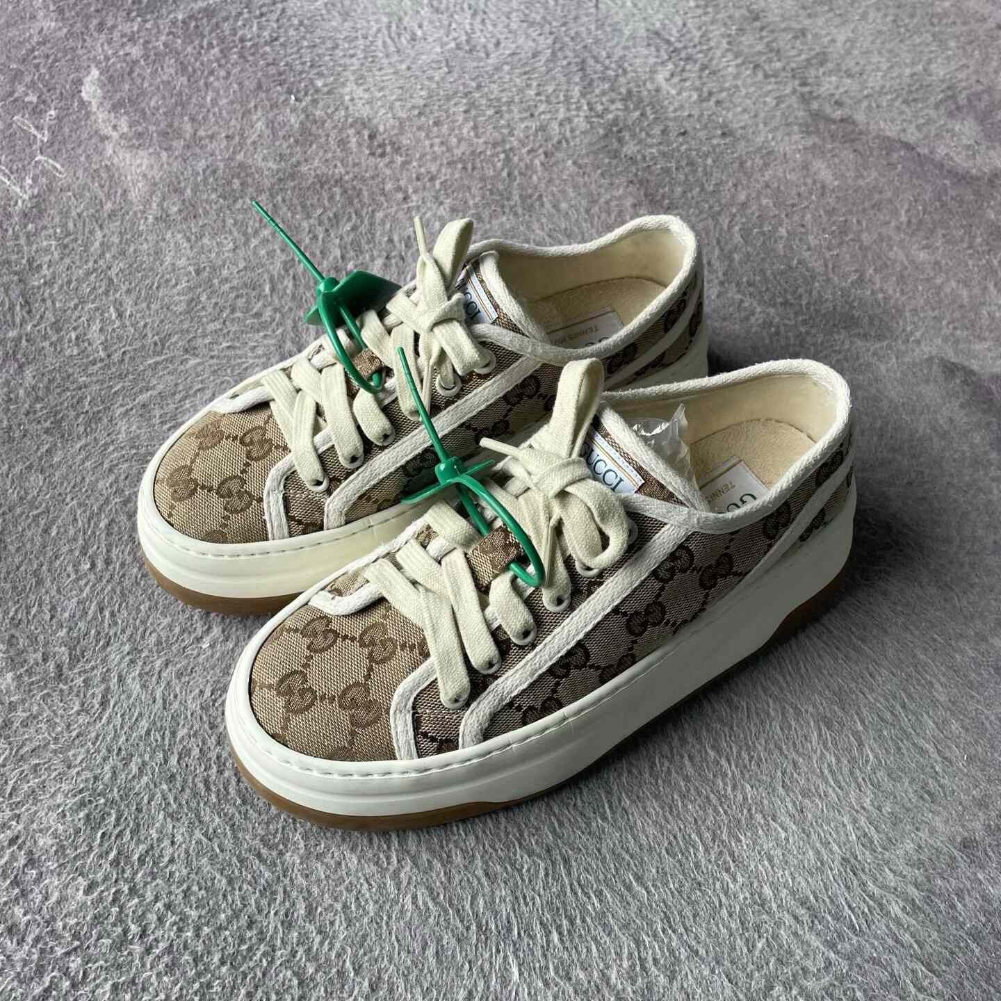 Gucci Gucci White Lowtop Sneakers 36.5 Women Size US 6 / IT 36 - 1 Thumbnail