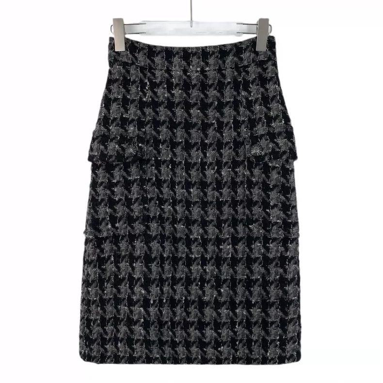 Chanel Chanel Black checkered woven tweed wool skirt 2504-Nextarro Size 42" / US 20 - 1 Thumbnail