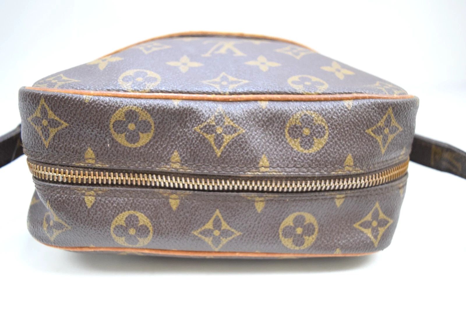Louis Vuitton Auth Louis Vuitton Danube GM Crossbody Bag Monogram M45262 Size ONE SIZE - 4 Thumbnail