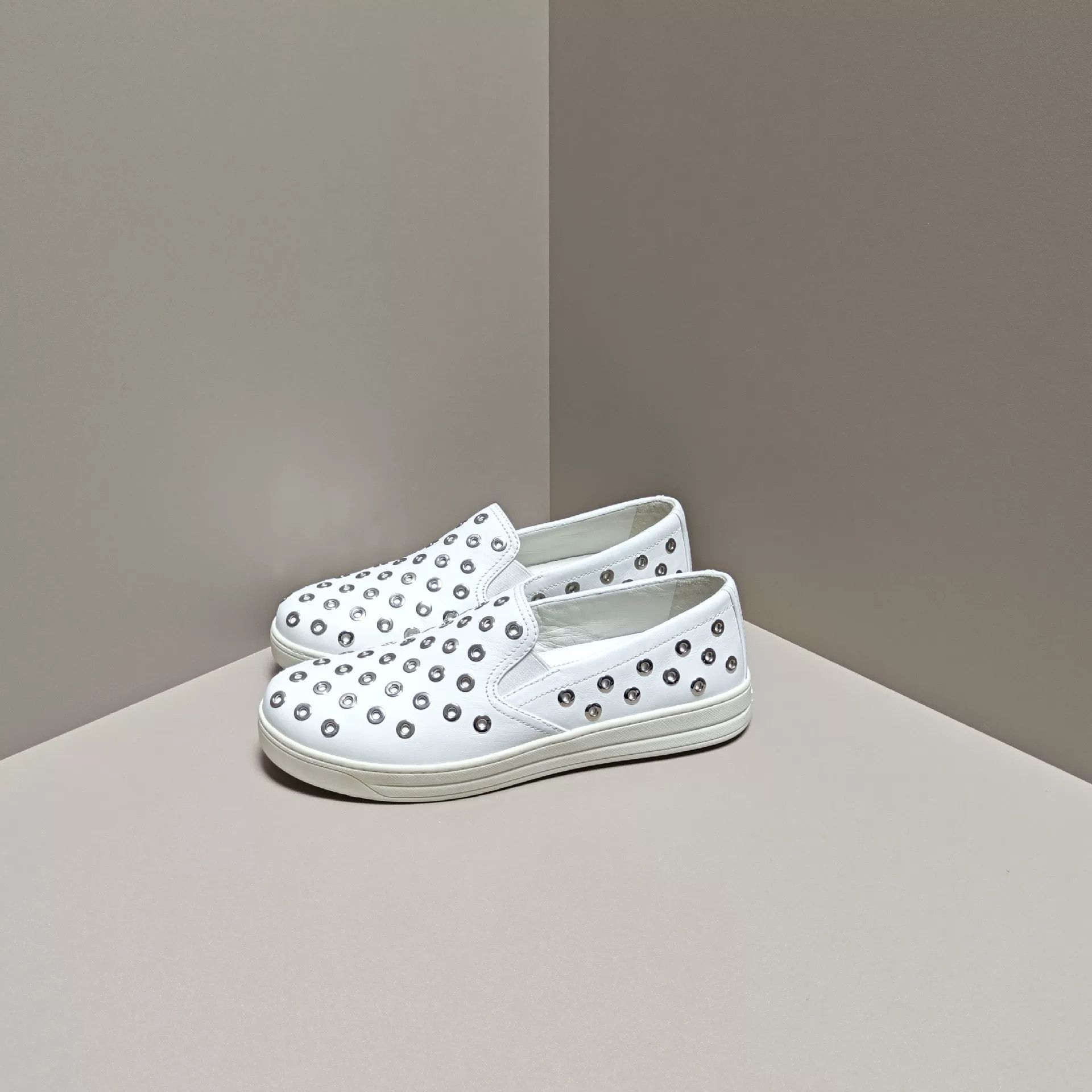 Prada Prada Lowtop Sneakers us_8 Women Size US 8 / IT 38 - 1 Thumbnail