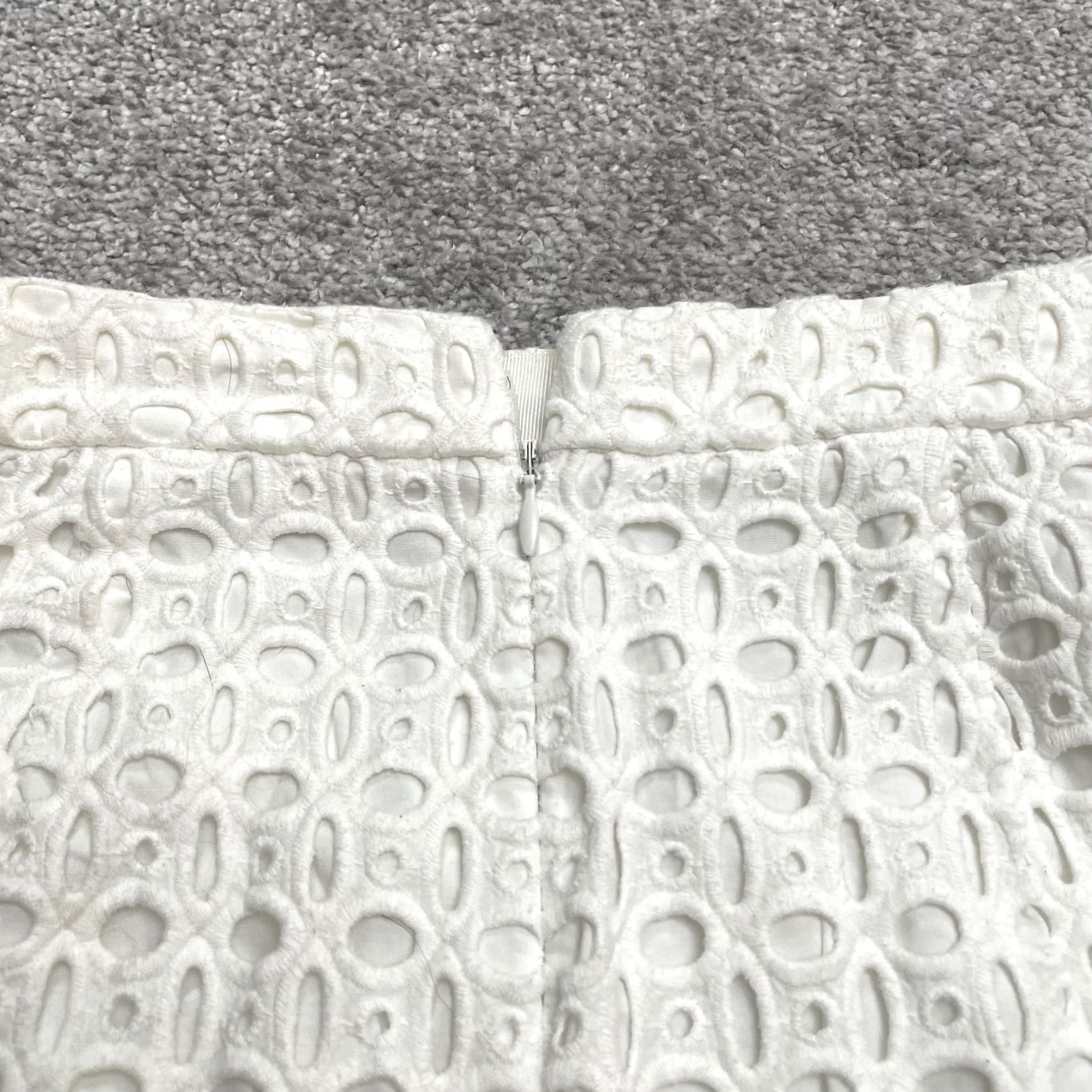 J.Crew J.Crew Embroidered Eyelet Short Mini Pencil Skirt Womens 00 White Cotton Casual Size 25" / US 0 / IT 36 - 3 Thumbnail