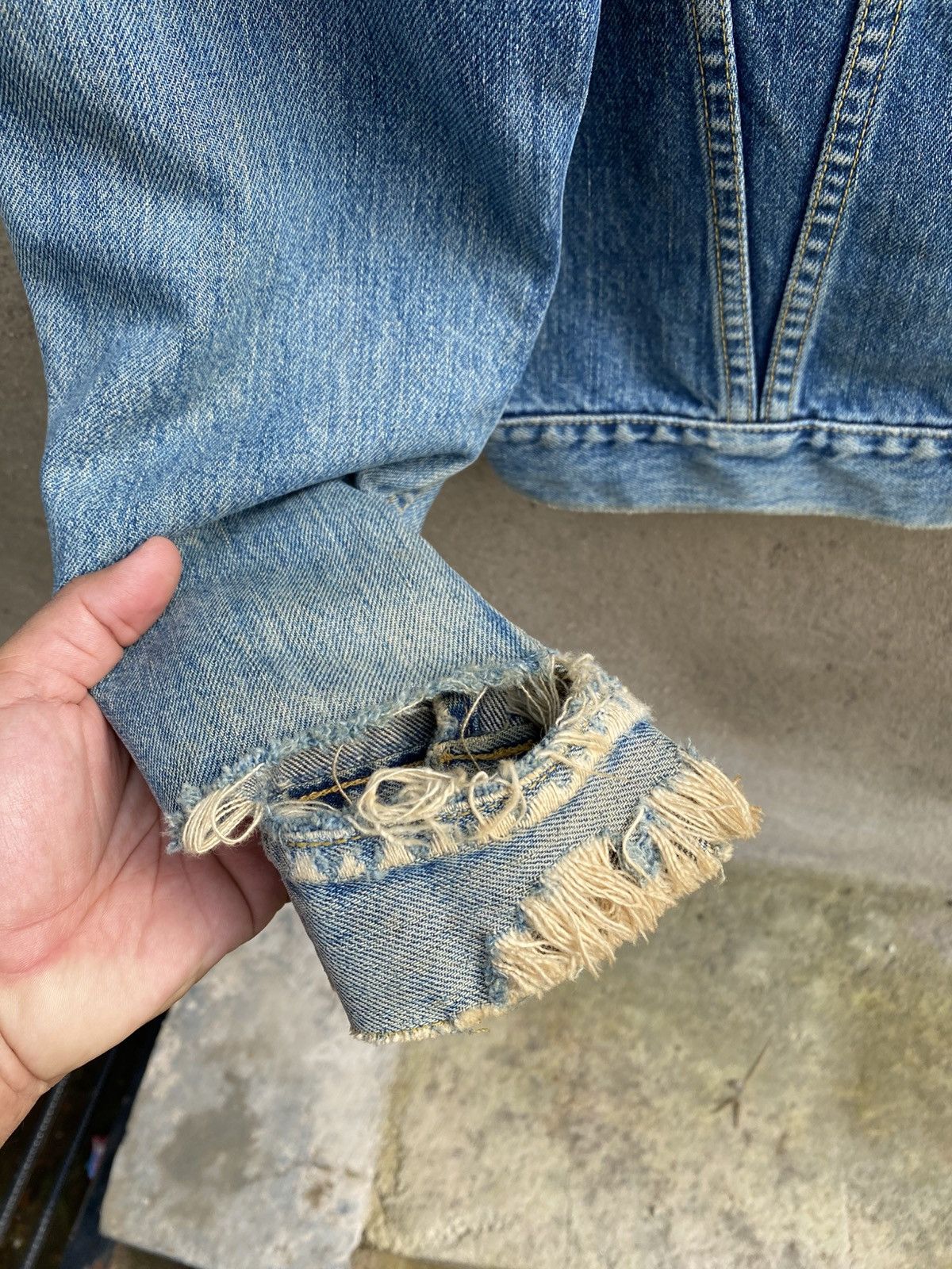Levi's × Levi's Vintage Clothing × Vintage size 40 vintage levi's trucker big E denim jacket distressed Size US M / EU 48-50 / 2 - 8 Thumbnail