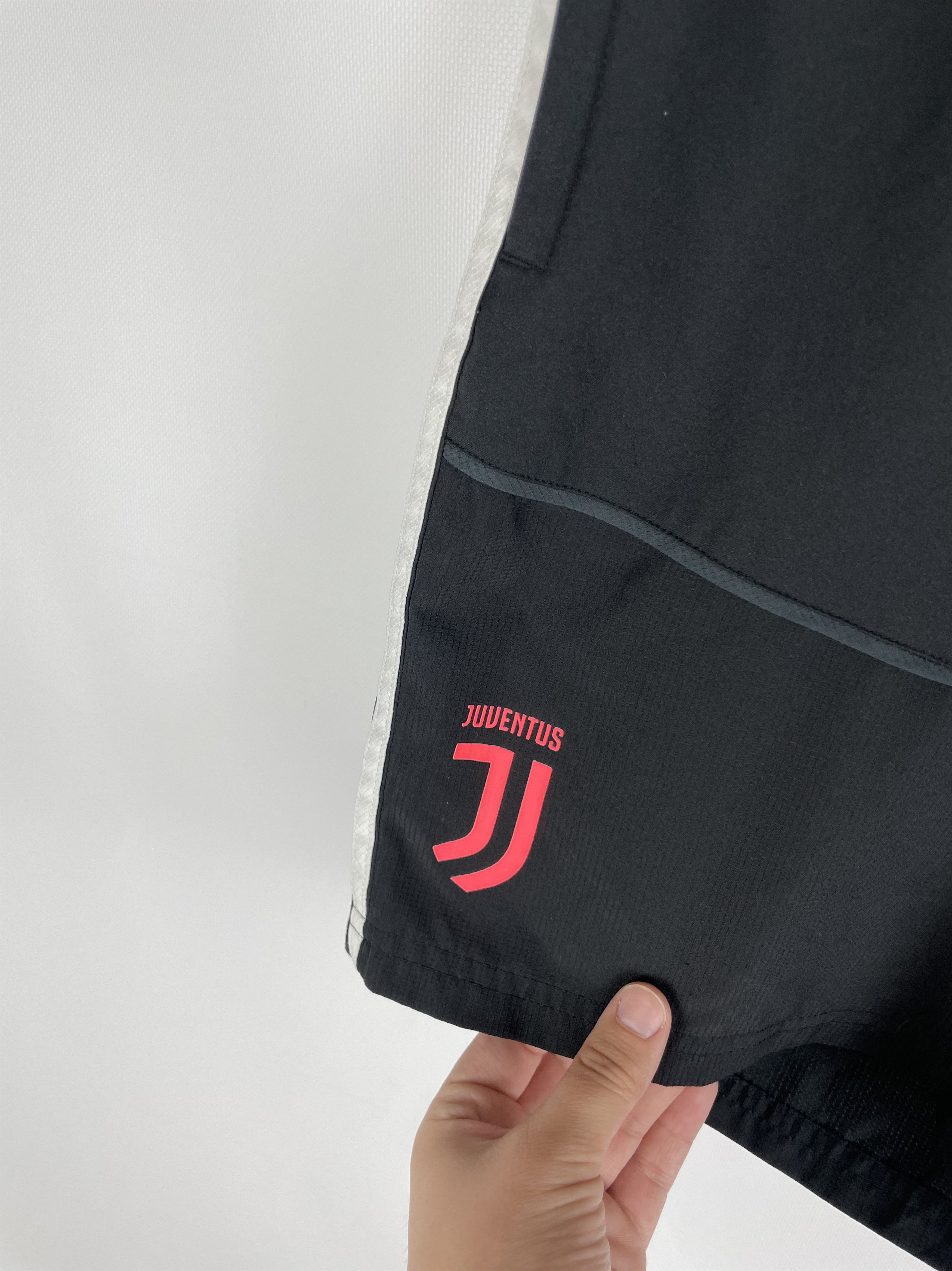 Adidas Vintage Juventus soccer shorts adida Size US 32 / EU 48 - 4 Thumbnail