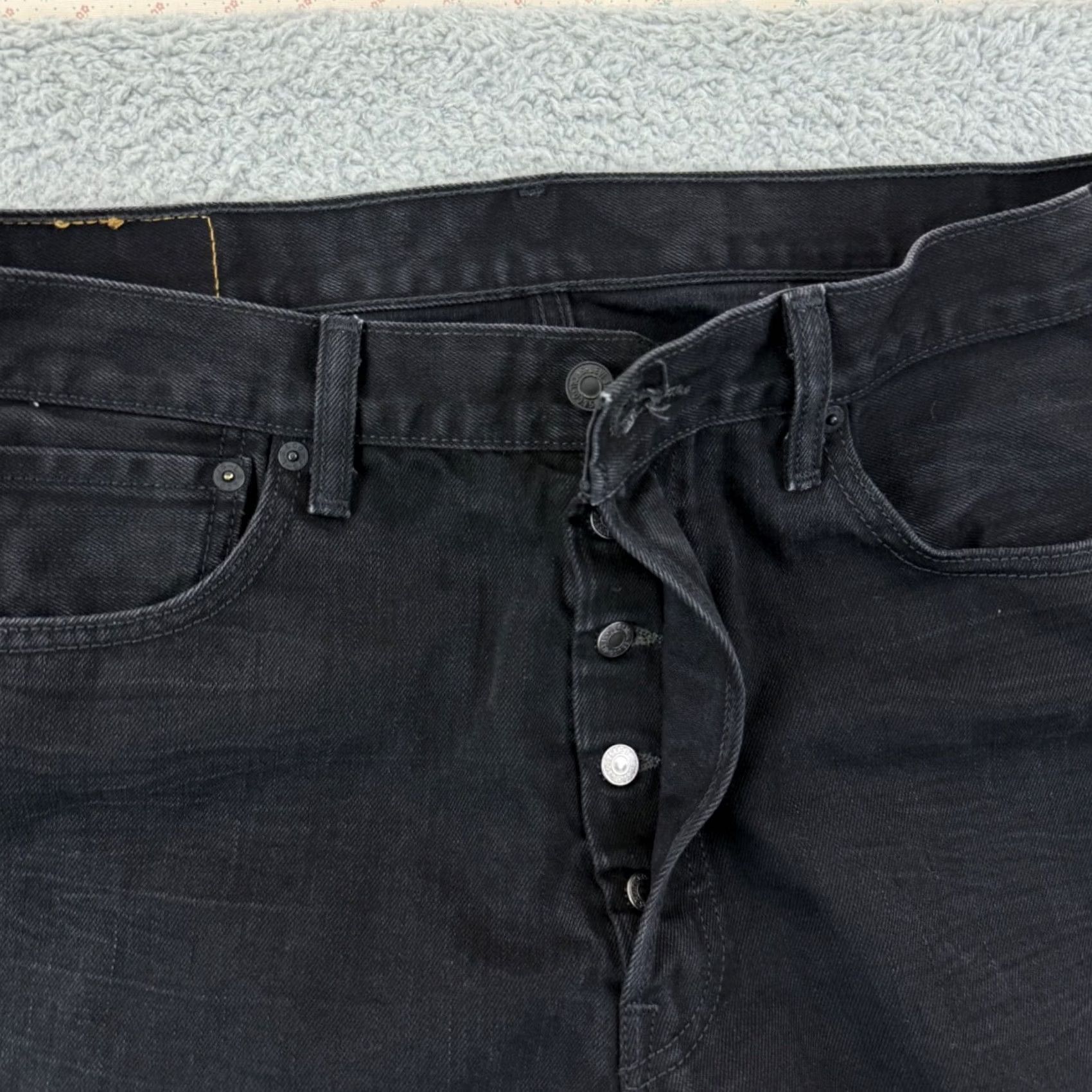 Levi's VINTAGE Levi's 501 Jeans Mens 34x32 Black Denim Button Fly Grunge Outdoor Leather Logo Size US 34 / EU 50 - 5 Thumbnail