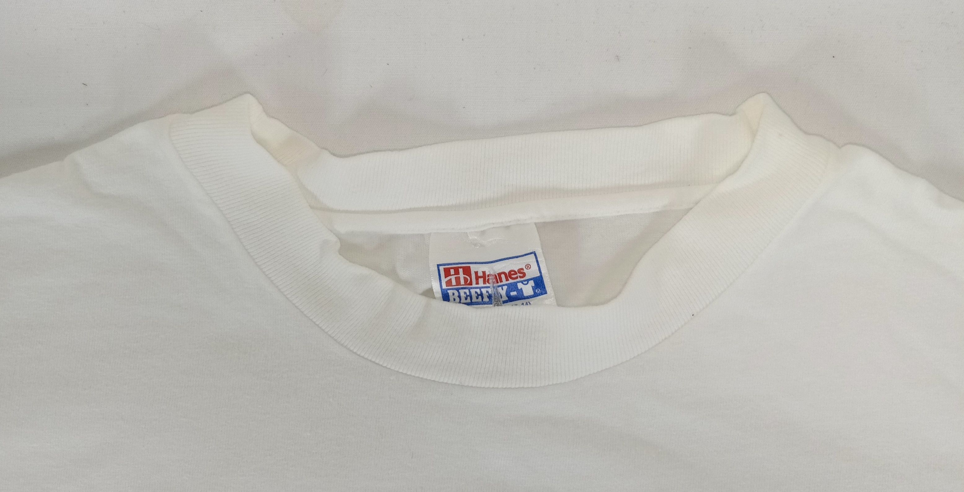 Hanes Vintage Hanes Embroidery Hawaii Flowers T Shirt Size US L / EU 52-54 / 3 - 2 Thumbnail