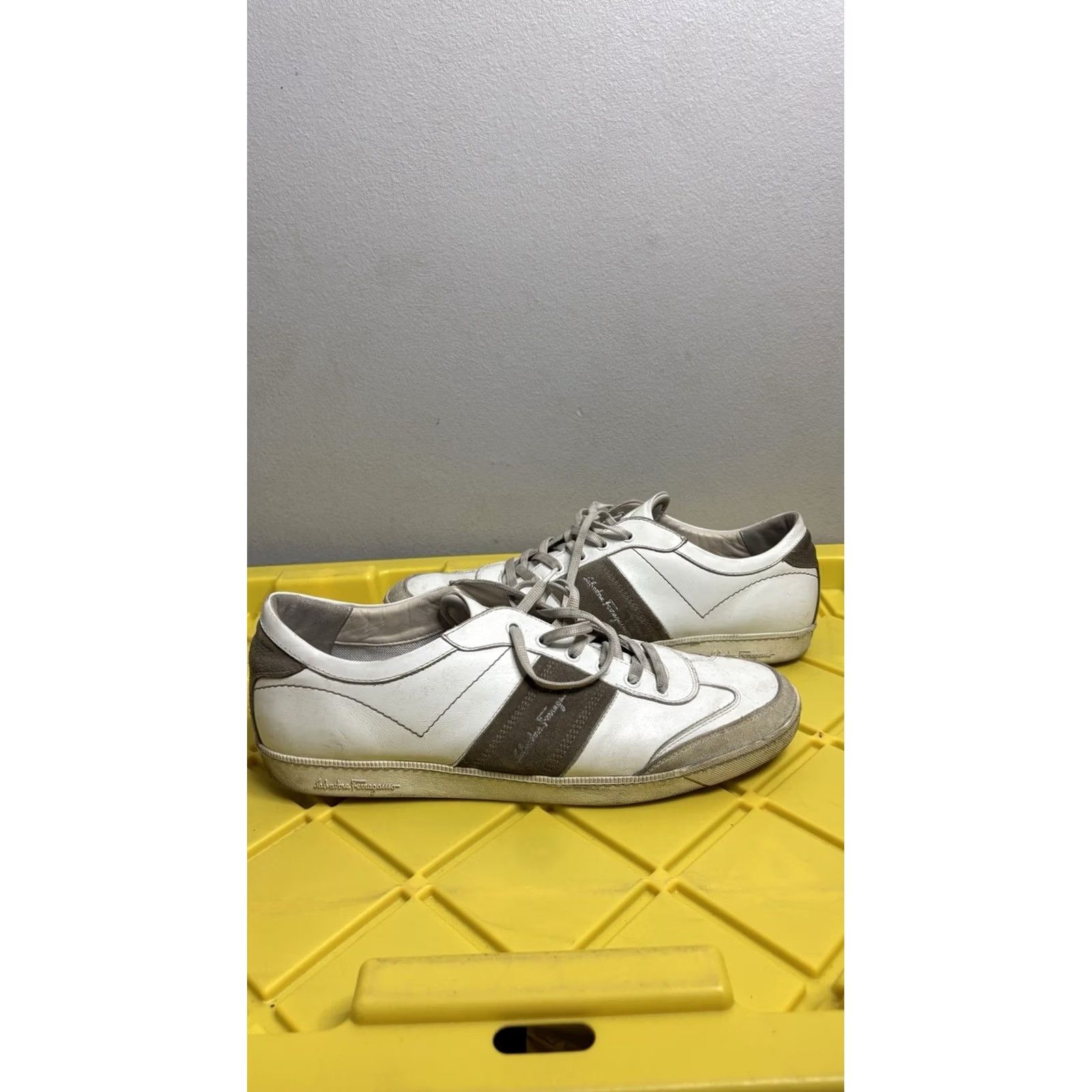Vintage VINTAGE Ferragamo Men’s Achille Signature Leather Sneakers White Beige 11.5 M US S029 Size US 12 / EU 45 - 5 Thumbnail