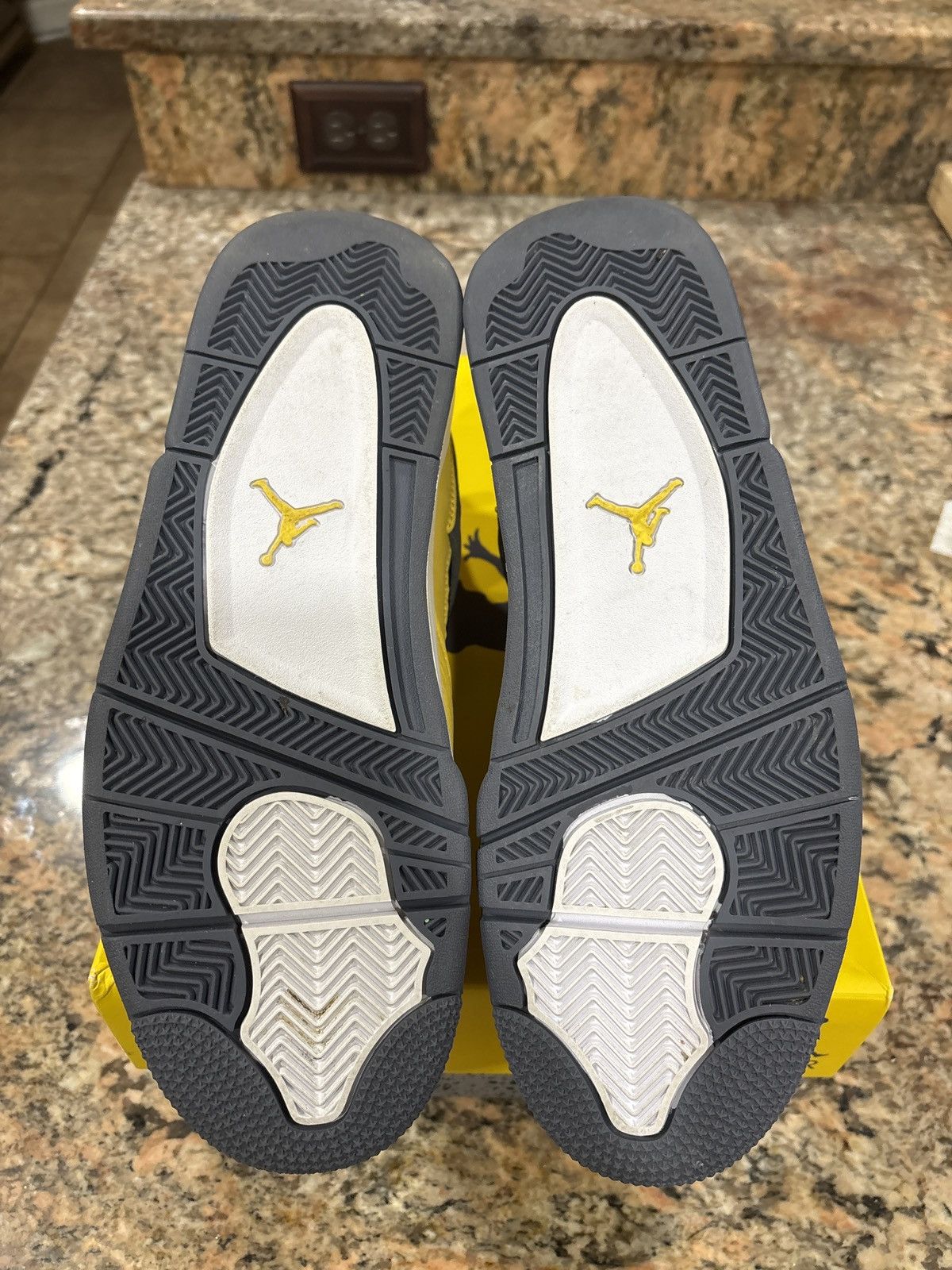 Jordan Brand Jordan 4 Retro Lightning Size US 10 / EU 43 - 5 Thumbnail