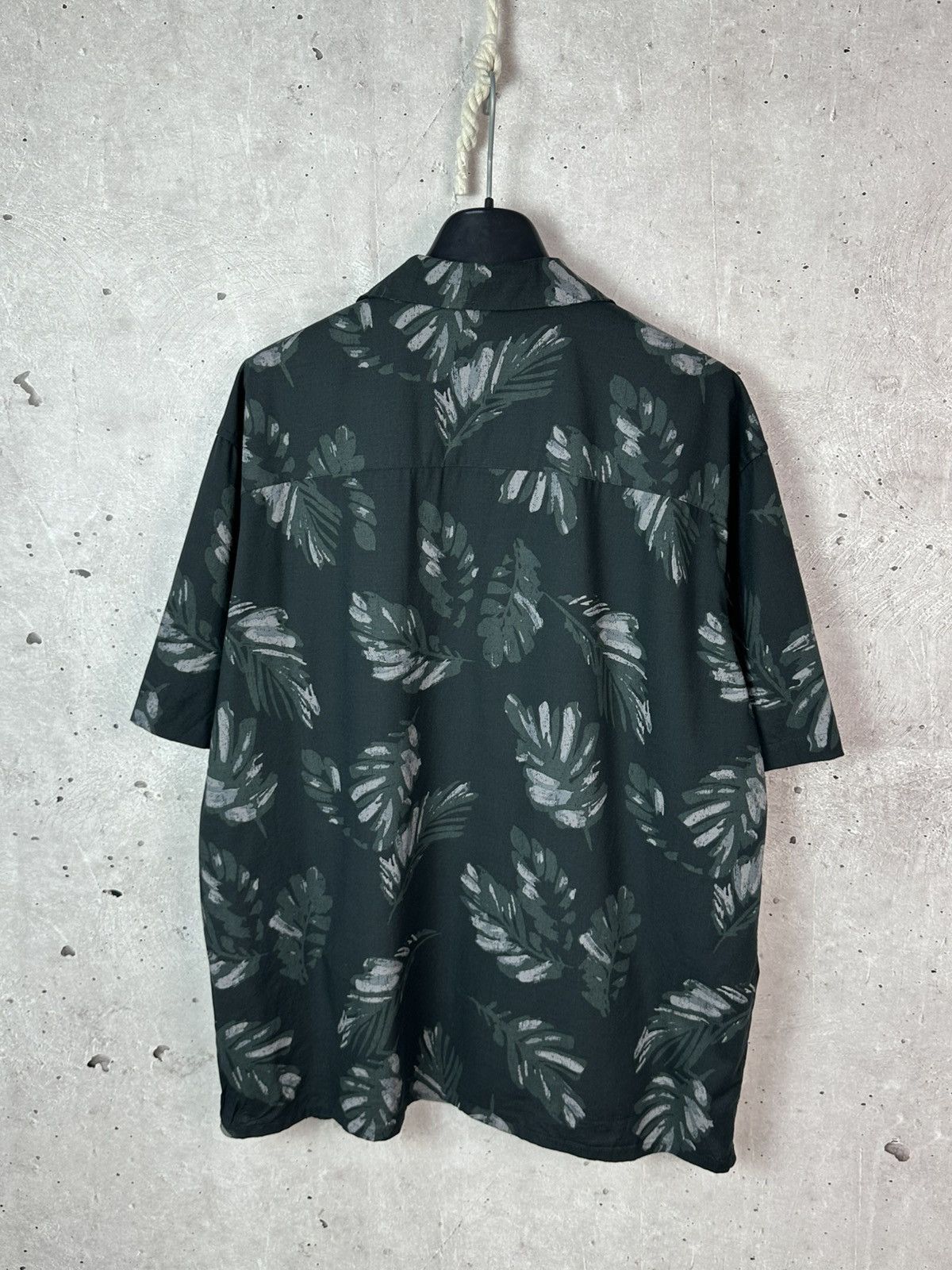Uniqlo Uniqlo Tropical Leaves Dark Green Short Sleeve Shirt Size US S / EU 44-46 / 1 - 6 Thumbnail