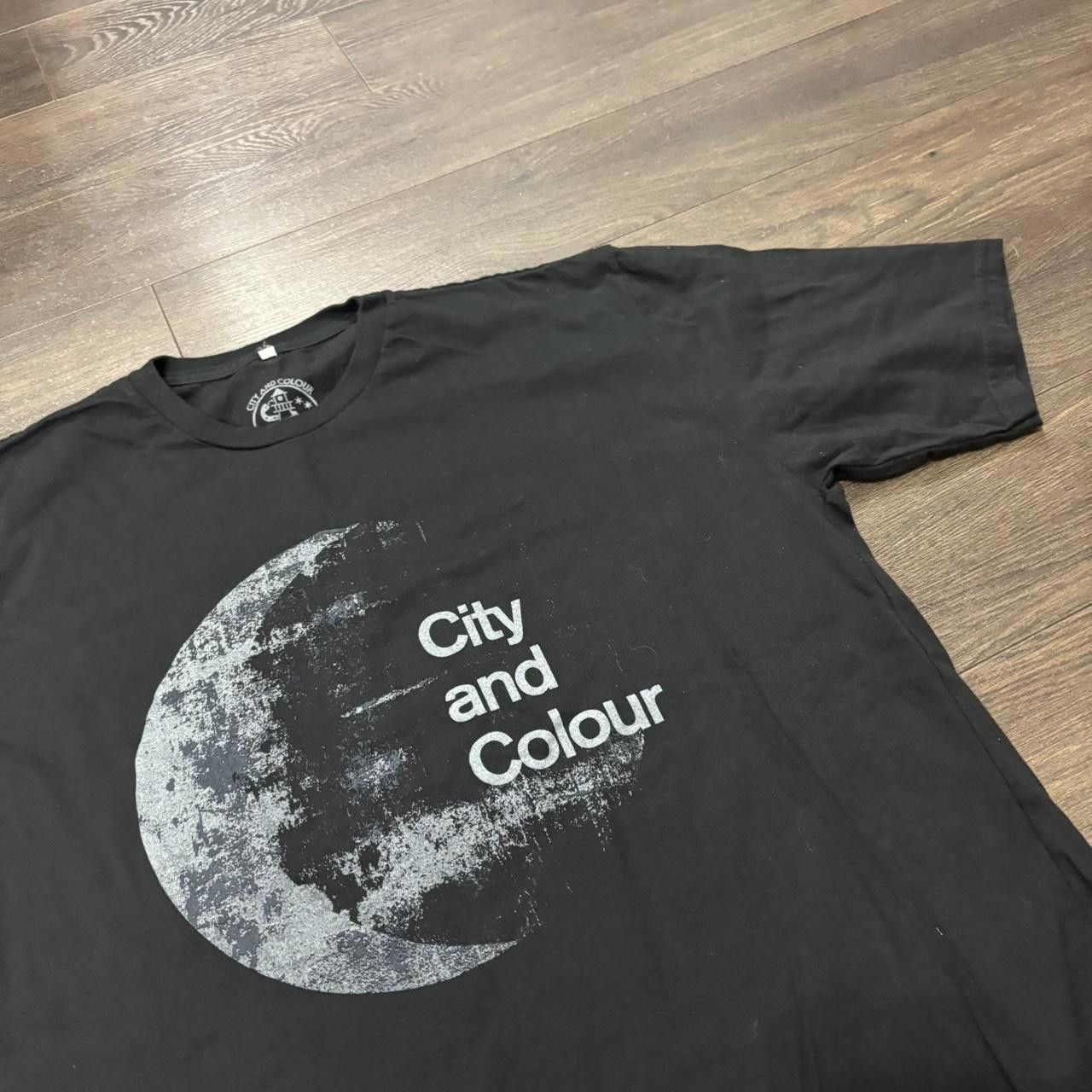 Gildan city and colour South America tour t shirt 2016 XL fits M/L Size US XL / EU 56 / 4 - 1 Thumbnail