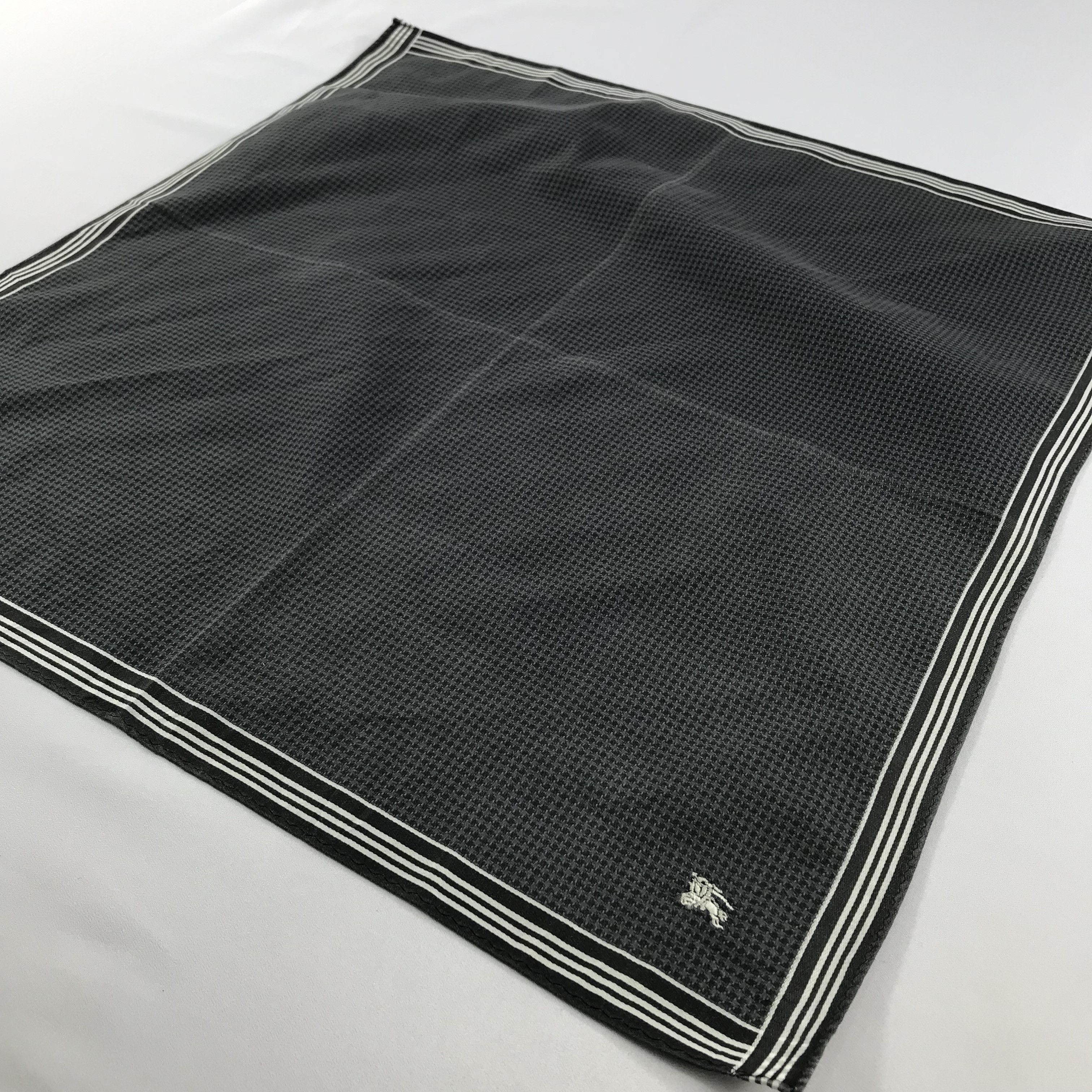 Burberry × Vintage Burberry Bandana / Handkerchief / Neckerchief - S2542 Size ONE SIZE - 2 Thumbnail