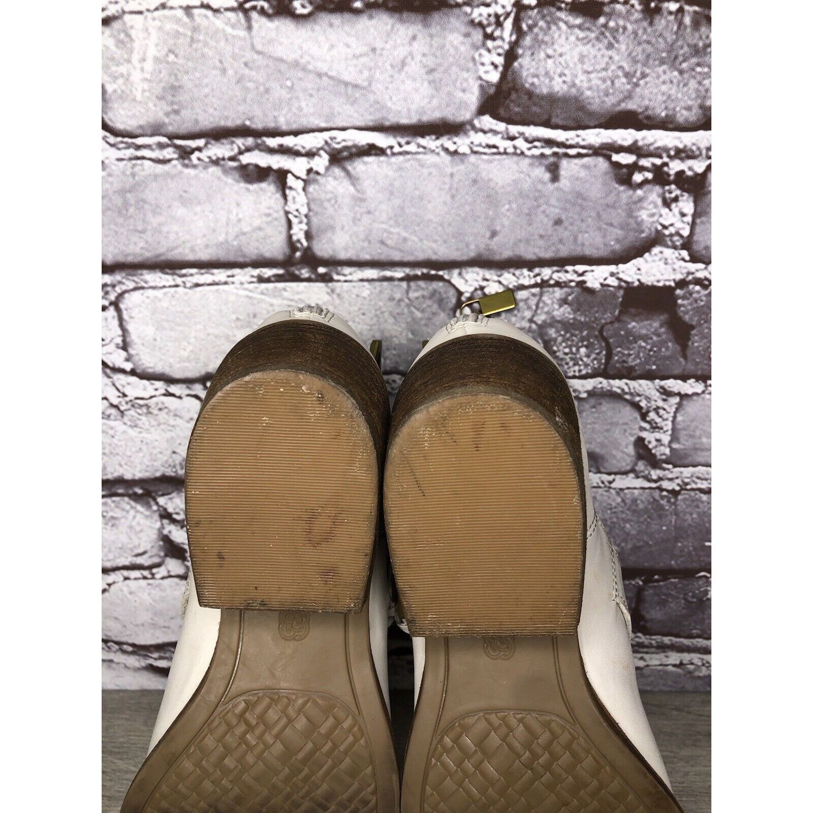 Elliott Elliot Lucca Ivory Leather Anthropologie Gold Buckle Heel Bo Size US 7 / IT 37 - 8 Thumbnail