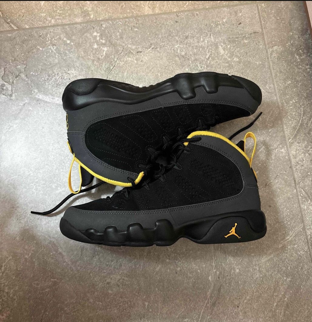 Jordan Brand Air Jordan 9 retro GS’ Charcoal University Gold Size US 5.5 / EU 38 - 1 Thumbnail