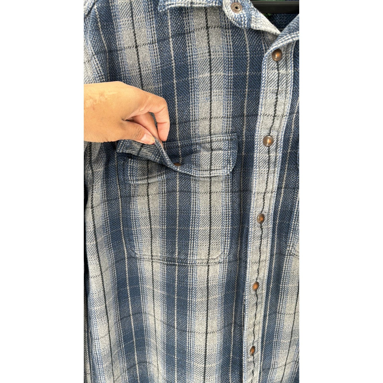 Cabelas Cabelas Blue Gray Plaid Heavyweight flannel button down Size US L / EU 52-54 / 3 - 5 Thumbnail