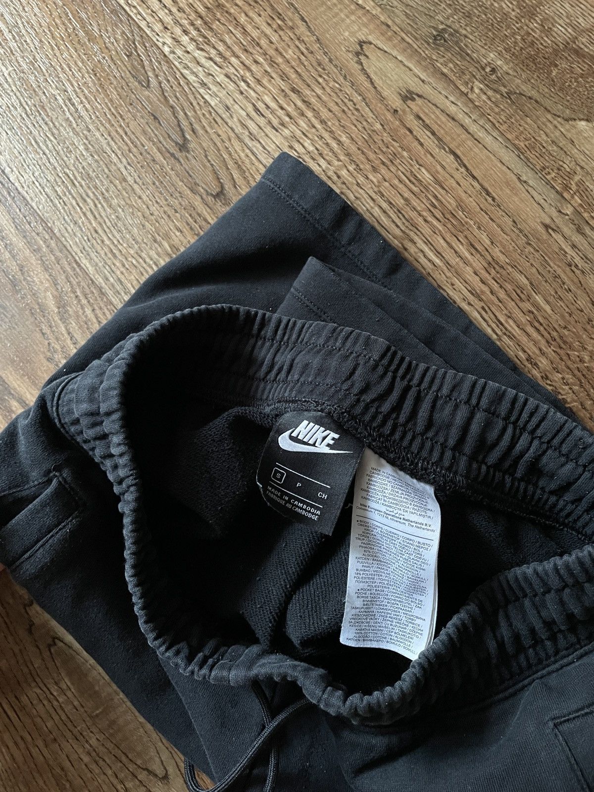 Nike Nike Shorts Big Swoosh Logo Small Black like New Size US 30 / EU 46 - 5 Thumbnail