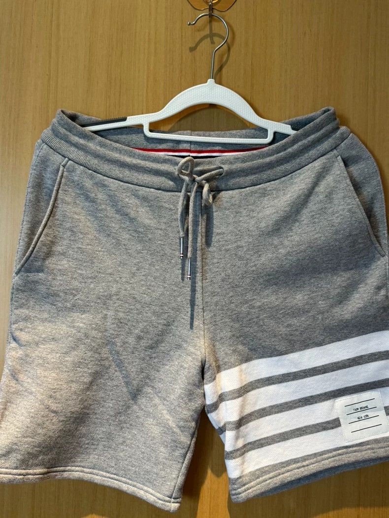 Thom Browne size38 Four stripe shorts