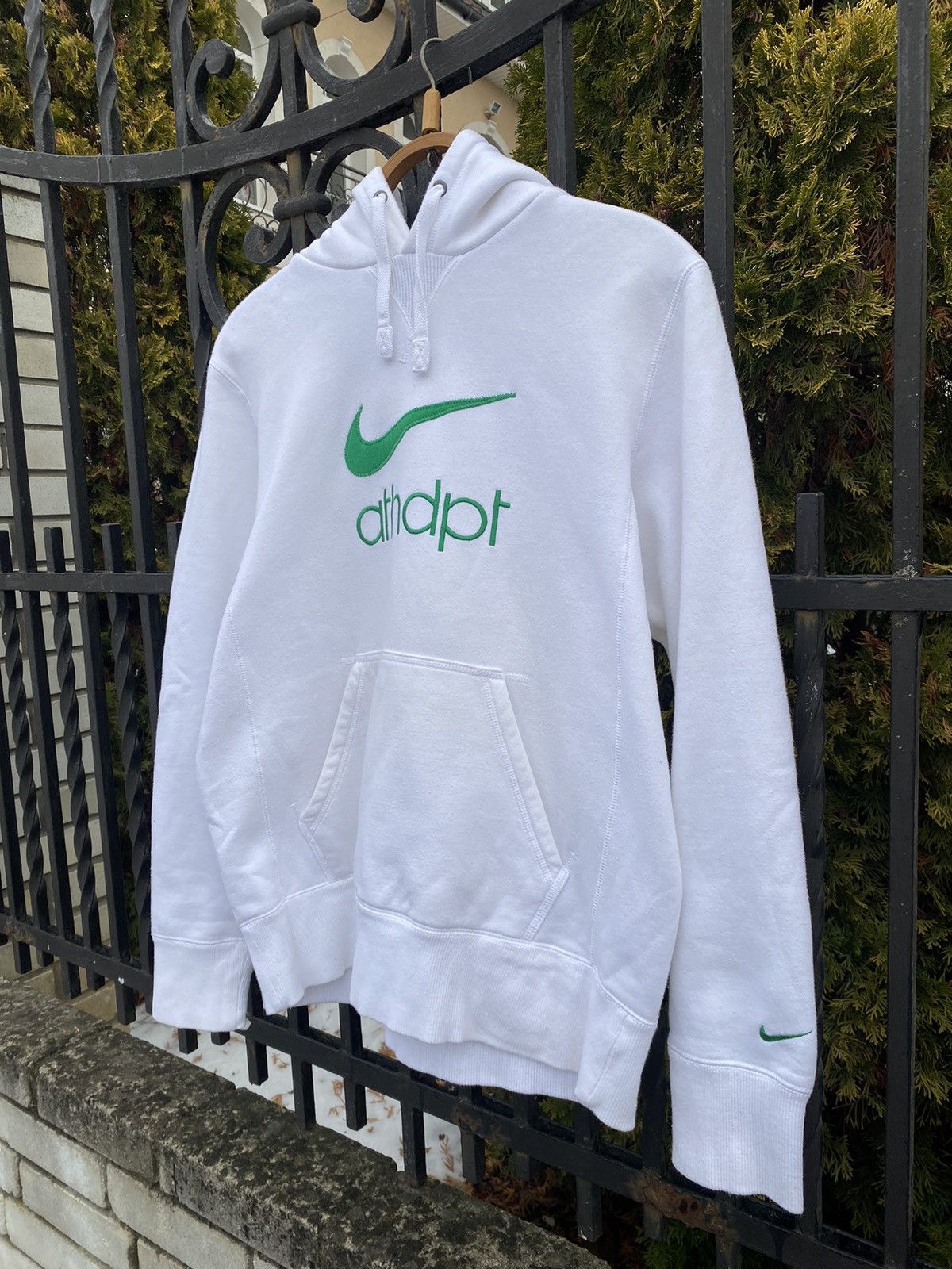 Nike × Vintage Vintage Nike Center Logo Swoosh Hoodie ATHDPT White M Y2K Size US M / EU 48-50 / 2 - 3 Thumbnail