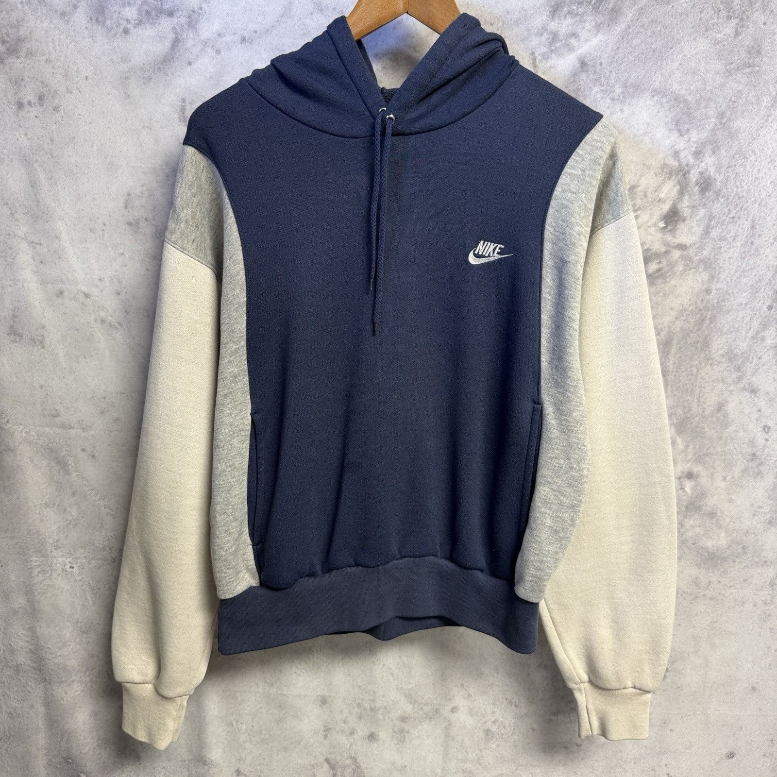 Nike Vintage Nike Hoodie Sweatshirt Mens Medium 23x22 Blue Embroi Size US M / EU 48-50 / 2 - 1 Thumbnail