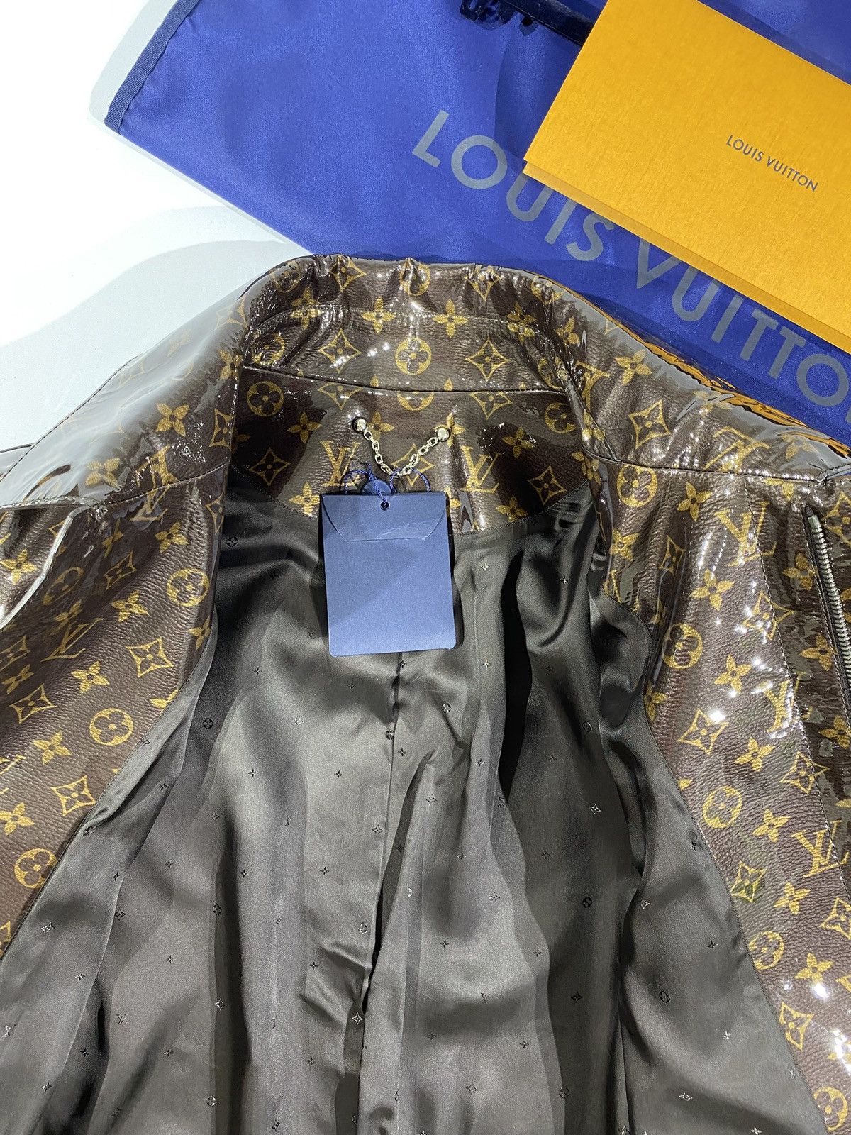 Louis Vuitton Louis Vuitton Kim Jones 48 Monogram Glaze signatures Coat Size US M / EU 48-50 / 2 - 8 Thumbnail