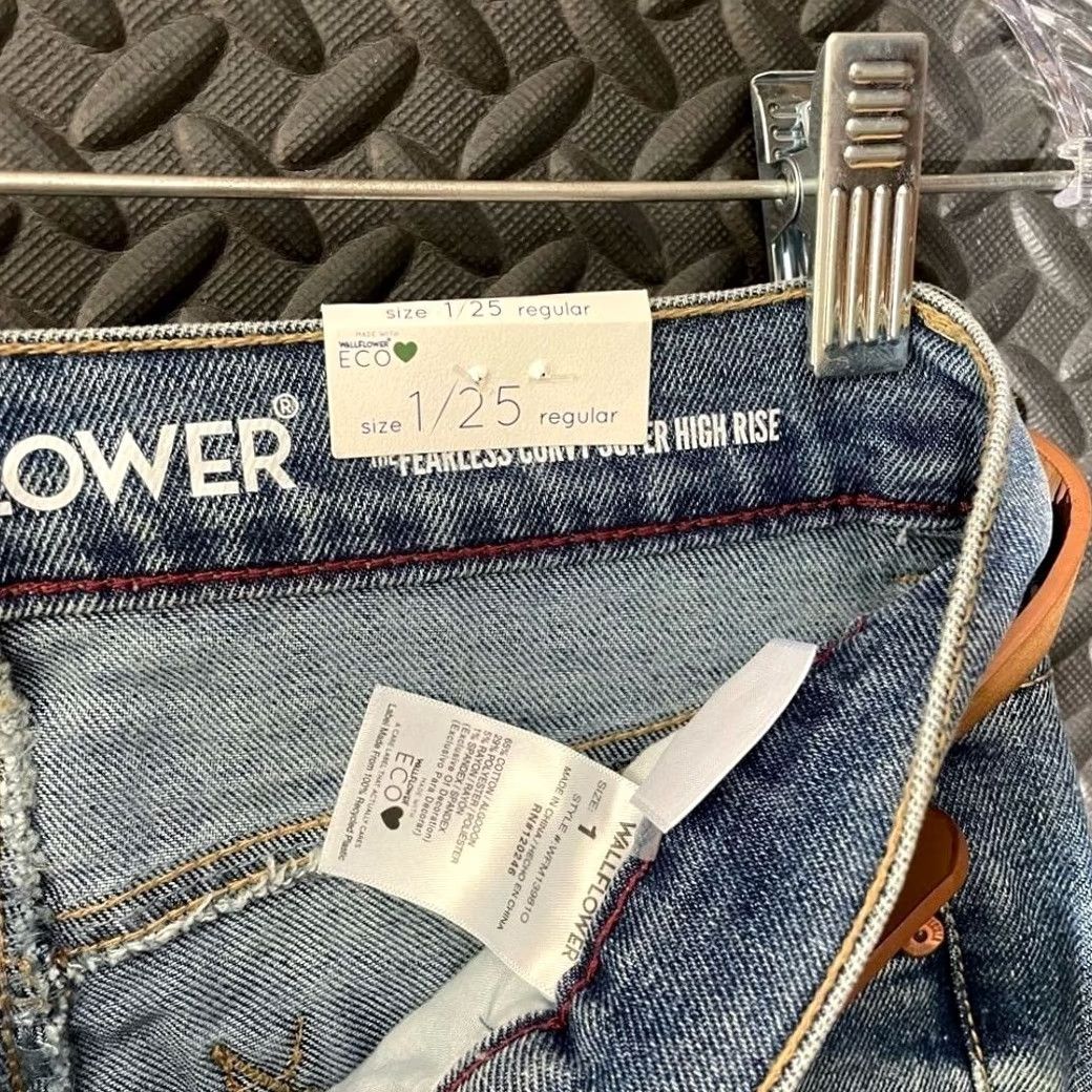 Vintage WallFlower Jeans NWT Super High Rise Womens Blue Vintage Flare 28 Size 28" / US 6 / IT 42 - 4 Thumbnail