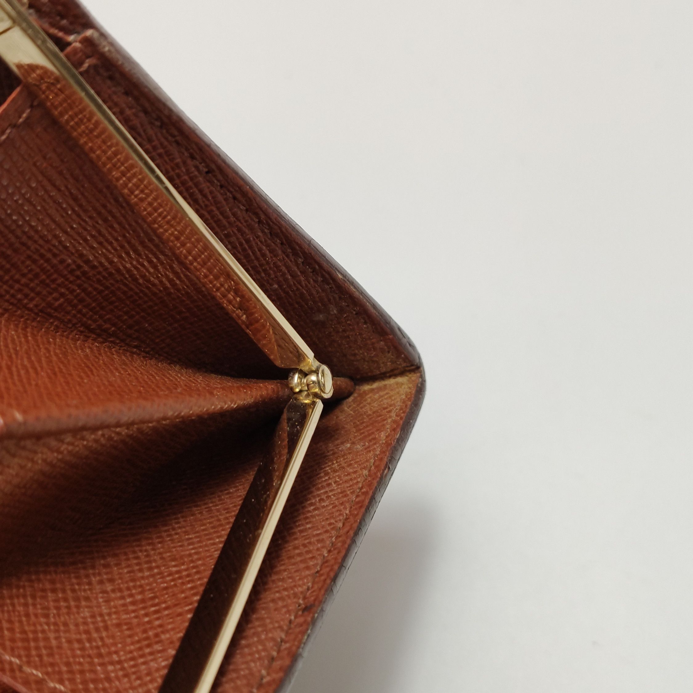 Louis Vuitton Louis Vuitton (LV) Old Fashioned Wallet Small Leather Goods Size ONE SIZE - 7 Thumbnail