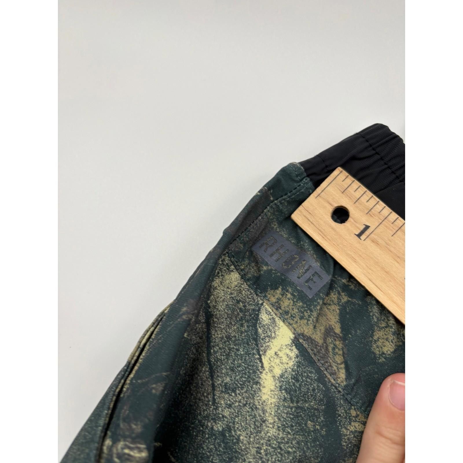 Rhone Rhone Pursuit 7-inch unlined shorts in a green/black camo XL Size US 36 / EU 52 - 9 Thumbnail