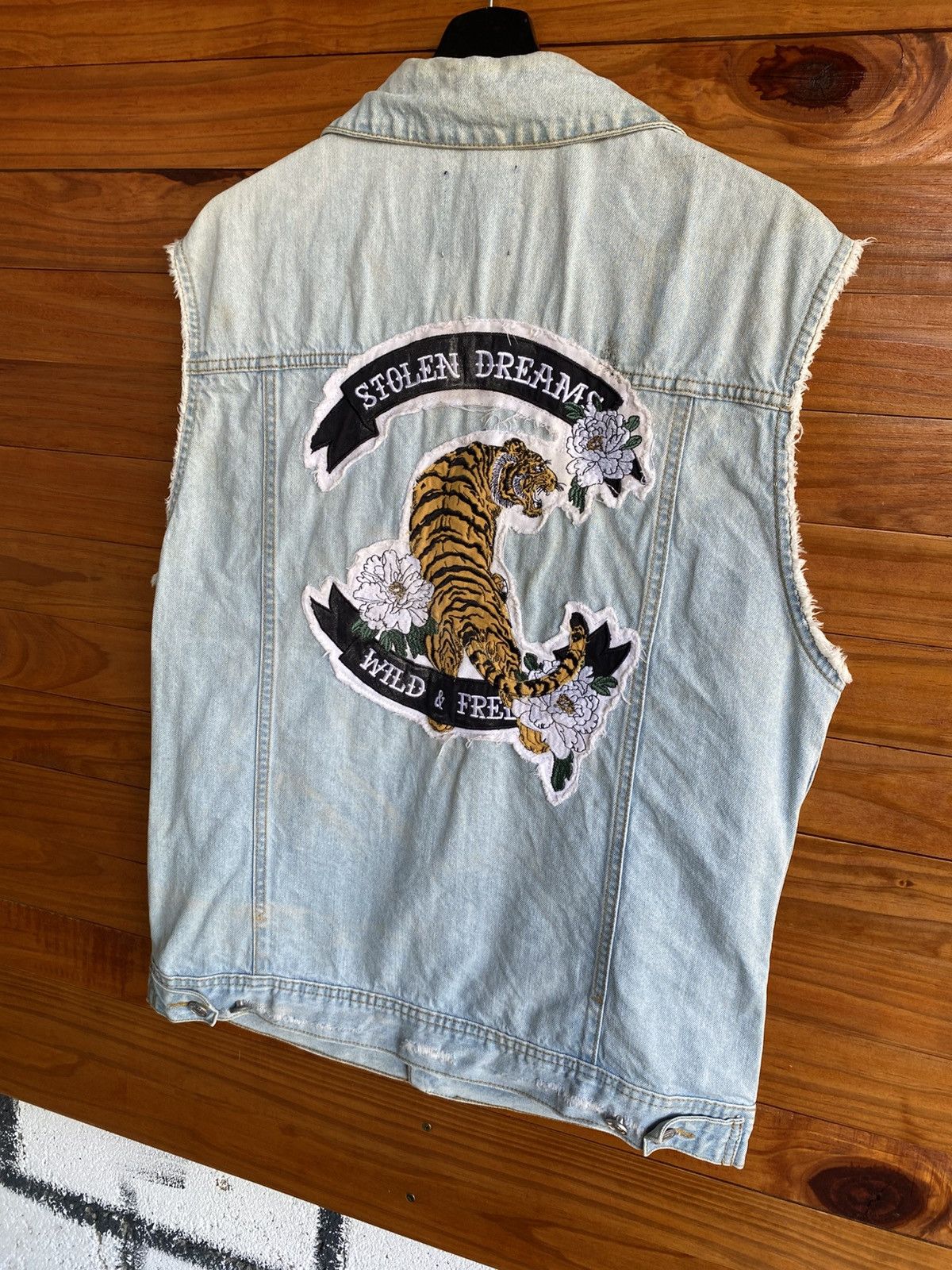 Bershka Bershka Denim Vest Light Wash Sleeveless Jacket Tiger Patch Size US L / EU 52-54 / 3 - 11 Thumbnail