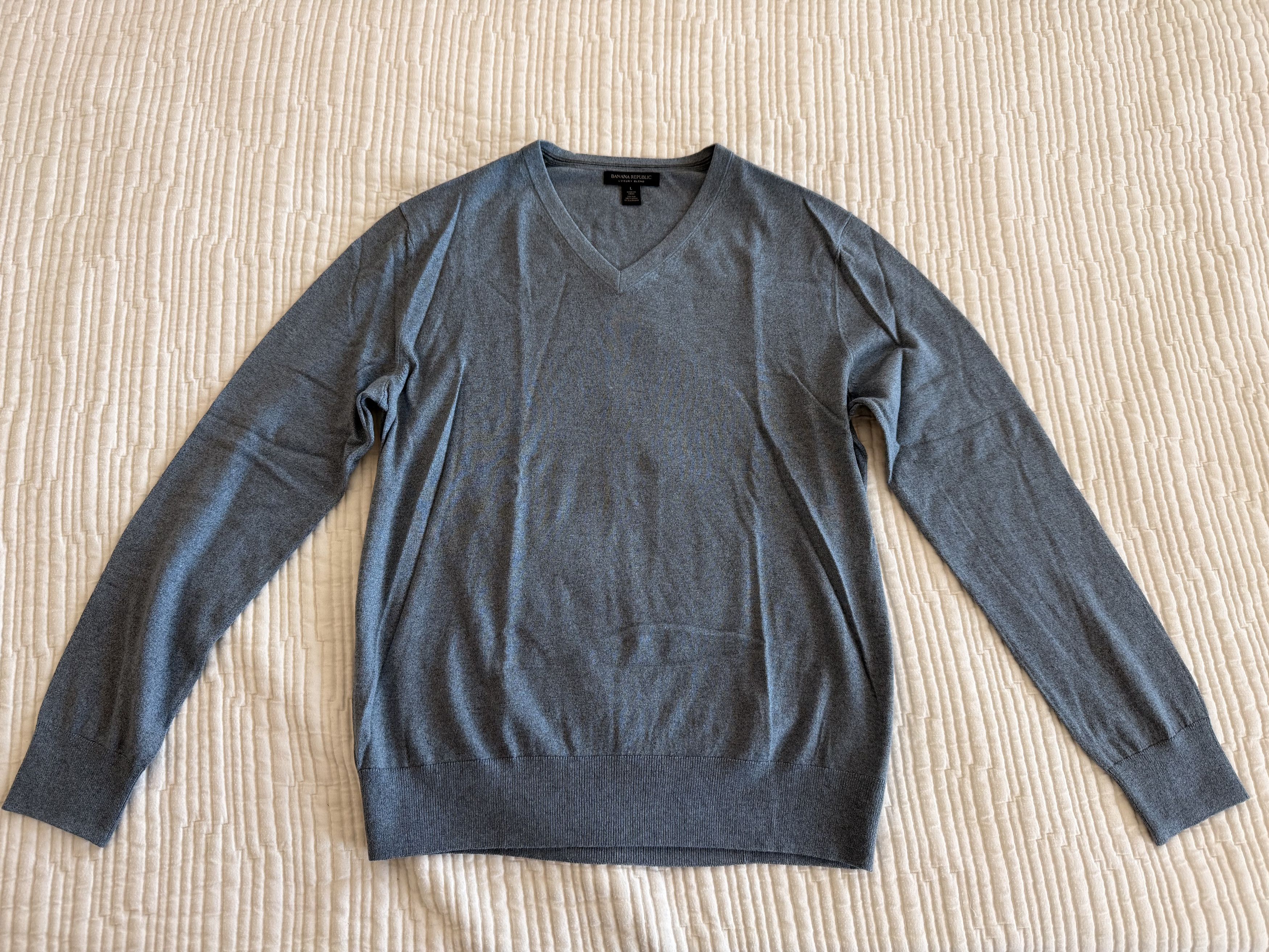 Banana Republic Luxury Blend Silk/Cotton/Cashmere v neck sweater Size US L / EU 52-54 / 3 - 1 Thumbnail