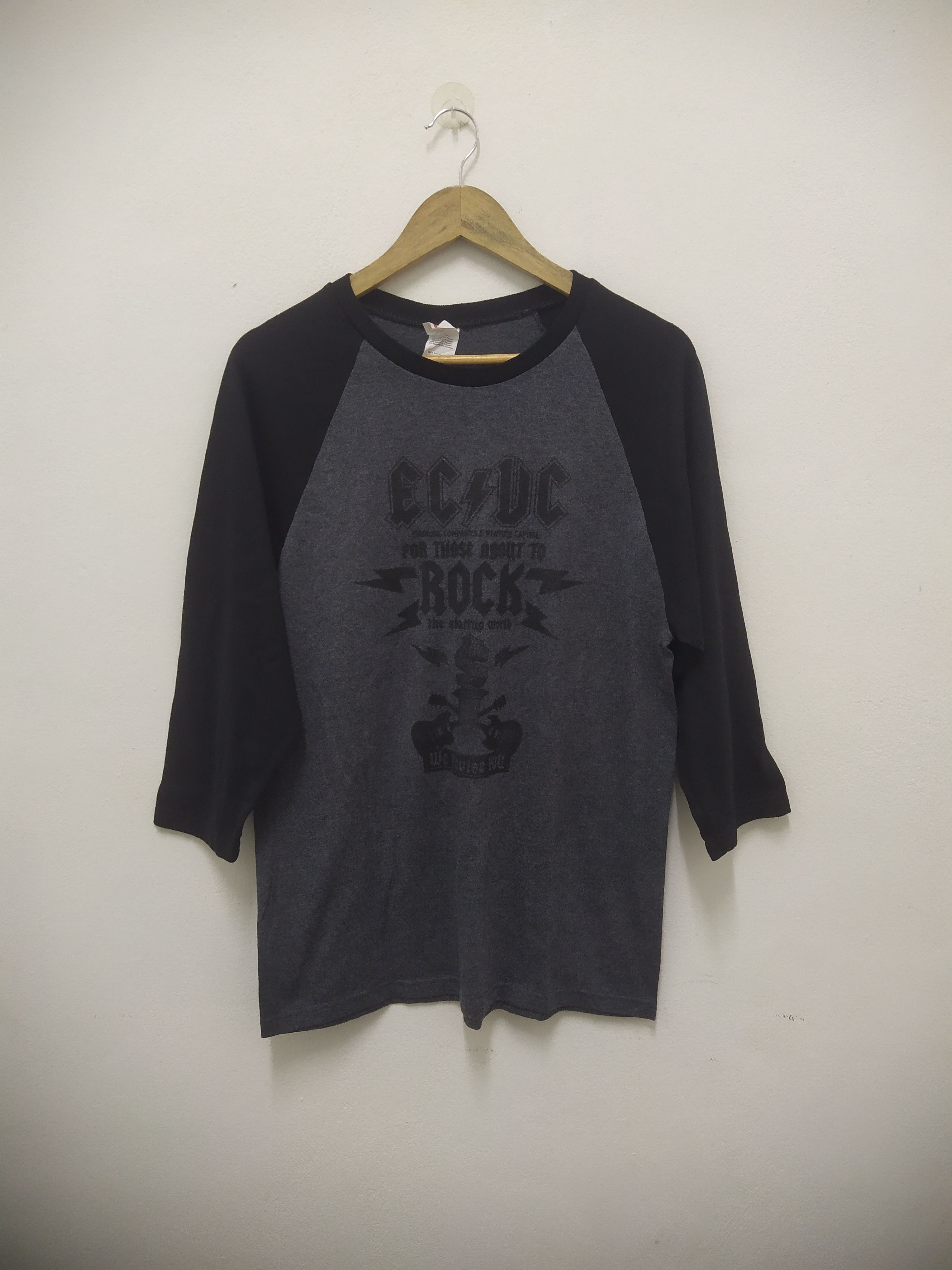 Vintage EC/DC Black/Grey 3q Sleeve Baseball Tee Tour Dates Graphic Size US M / EU 48-50 / 2 - 1 Thumbnail