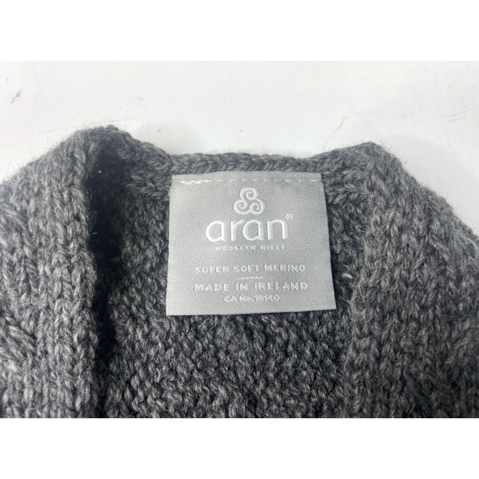 Vintage Aran Crafts Aran Supersoft Merino Wool Buttoned Irish Cape/Poncho Gray Knit One Size Women Size ONE SIZE - 3 Thumbnail