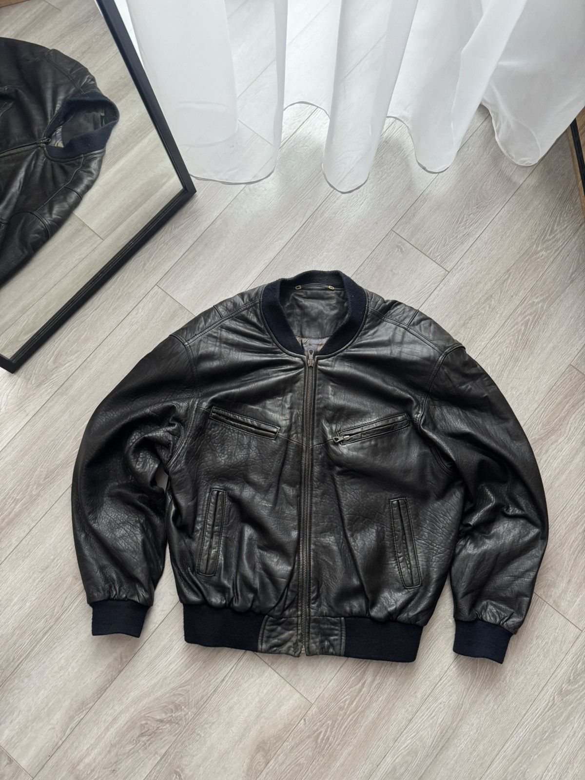 Vintage Vintage Leather Bomber Jacket With Straps A226 Size US L / EU 52-54 / 3 - 1 Thumbnail