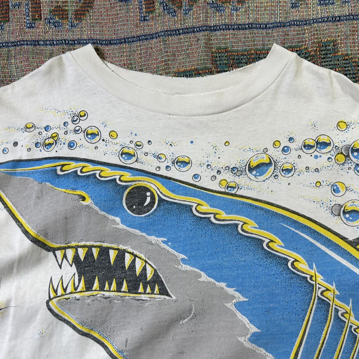 Vintage Vintage 90s Shark Ocean Over Print Graphic Tee Size US XL / EU 56 / 4 - 3 Thumbnail