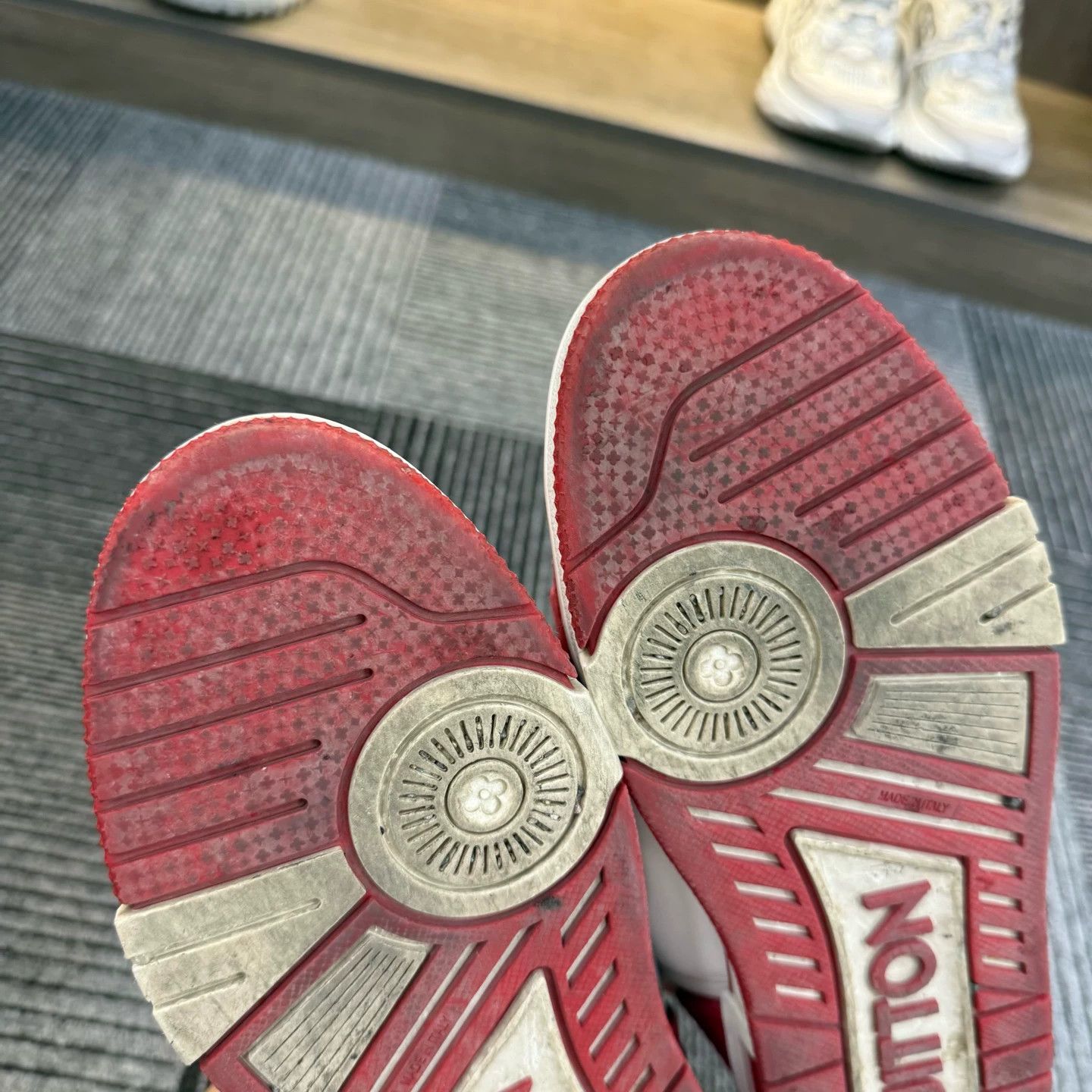 Louis Vuitton LV Trainer White Red Velcro 9/10 US8 Size US 8 / EU 41 - 9 Thumbnail