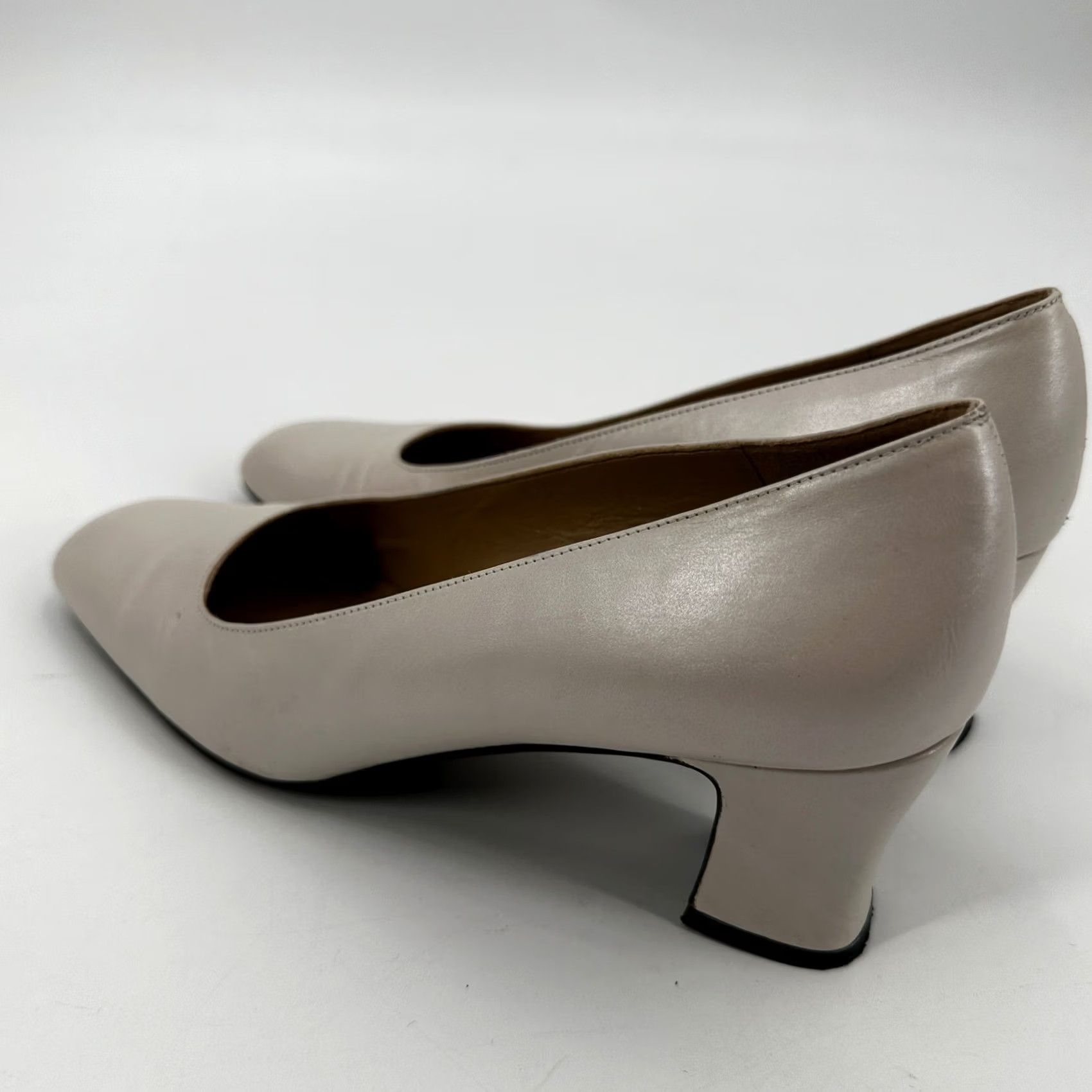 Stuart Weitzman Stuart Weitzman Cream Leather Pumps Square Toe Block Heel 8 AA Leather Sole Leather Upper Office Women's 90s Vintage Leather Heels Size US 8 / IT 38 - 2 Thumbnail