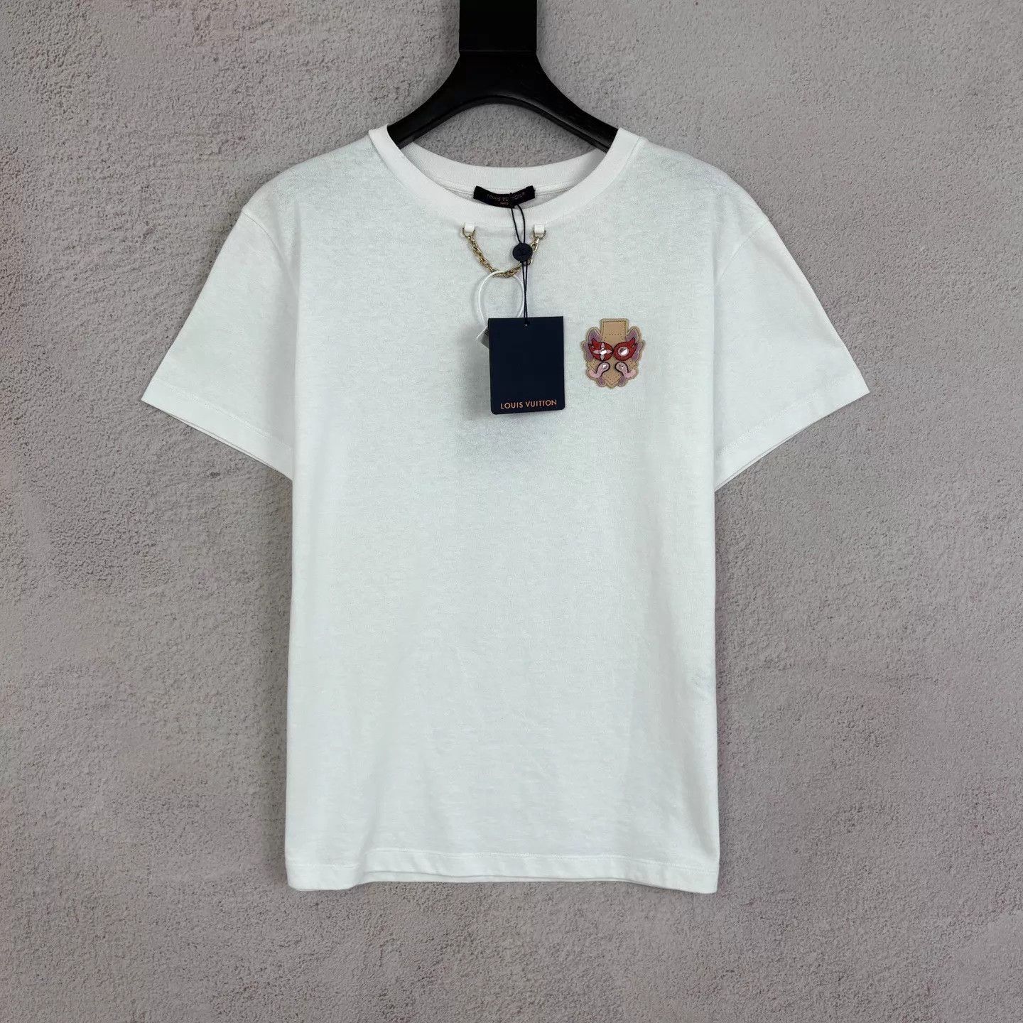 Louis Vuitton White Short Sleeve T-Shirt with Multi-Colored Patch Size US L / EU 52-54 / 3 - 1 Thumbnail