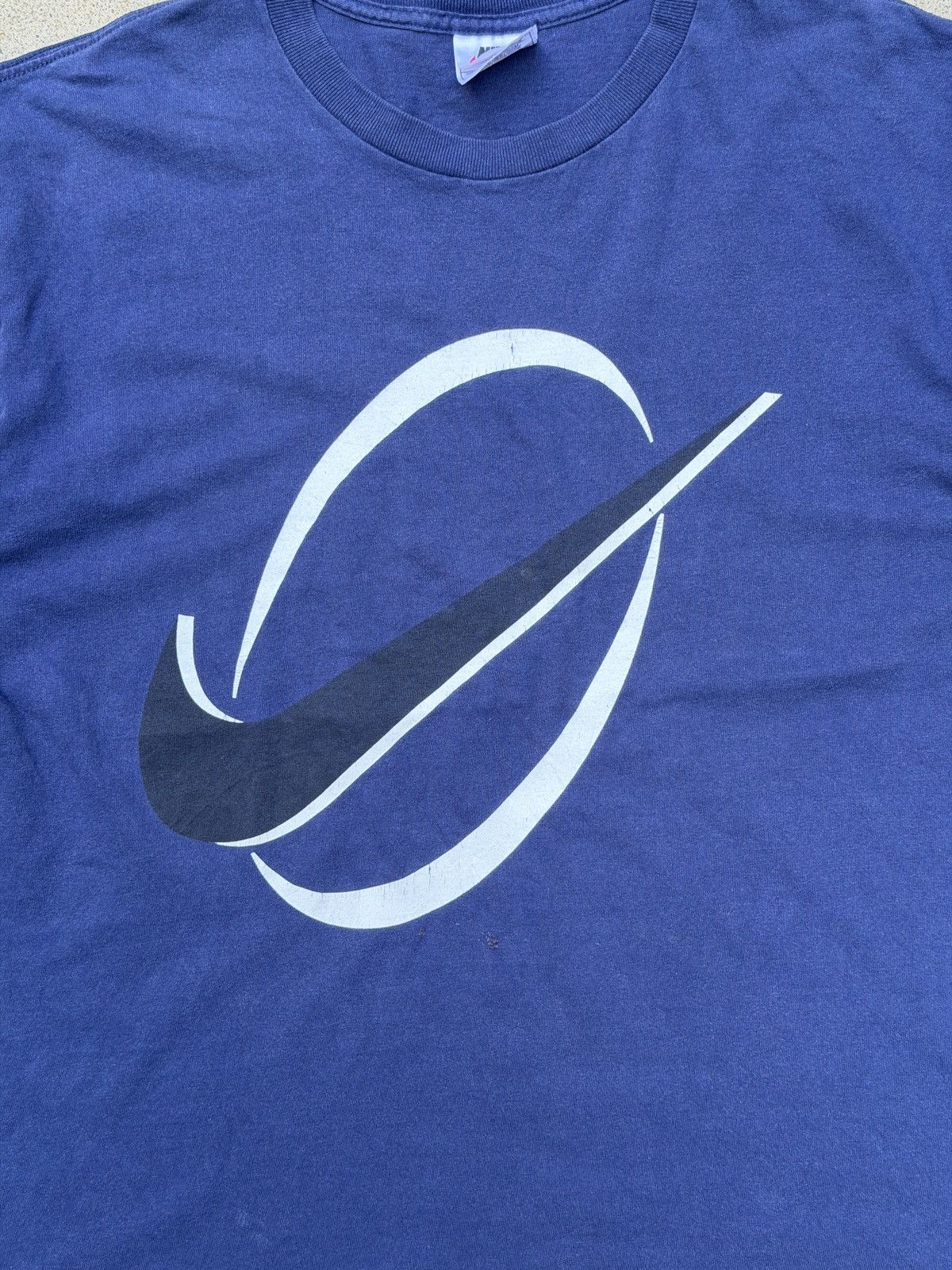 Nike Vintage Nike Big Swoosh 90's T-shirt Size US L / EU 52-54 / 3 - 3 Thumbnail