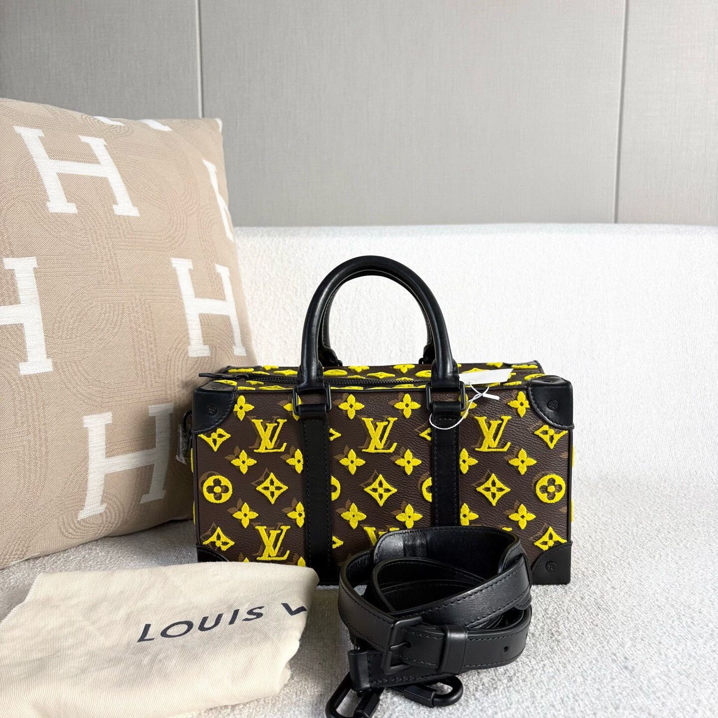 Louis Vuitton Pre-loved Bag Very good condition Size ONE SIZE - 1 Thumbnail