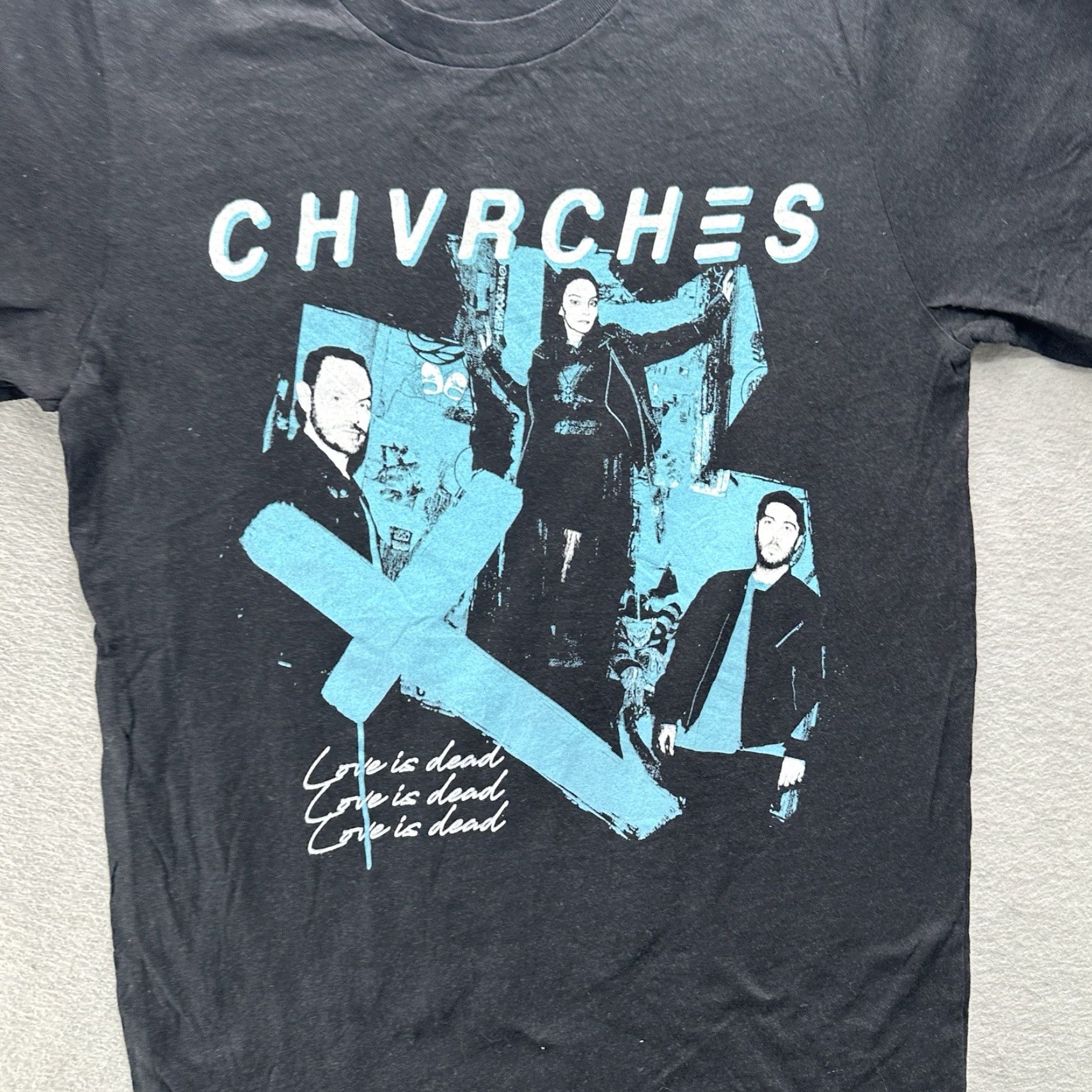Vintage Chvrches Loves Is Dead Tour 2018 Concert T-Shirt Mens Small Graphic Print Black Love Music Synth Pop Tee Shirt Size US S / EU 44-46 / 1 - 5 Thumbnail