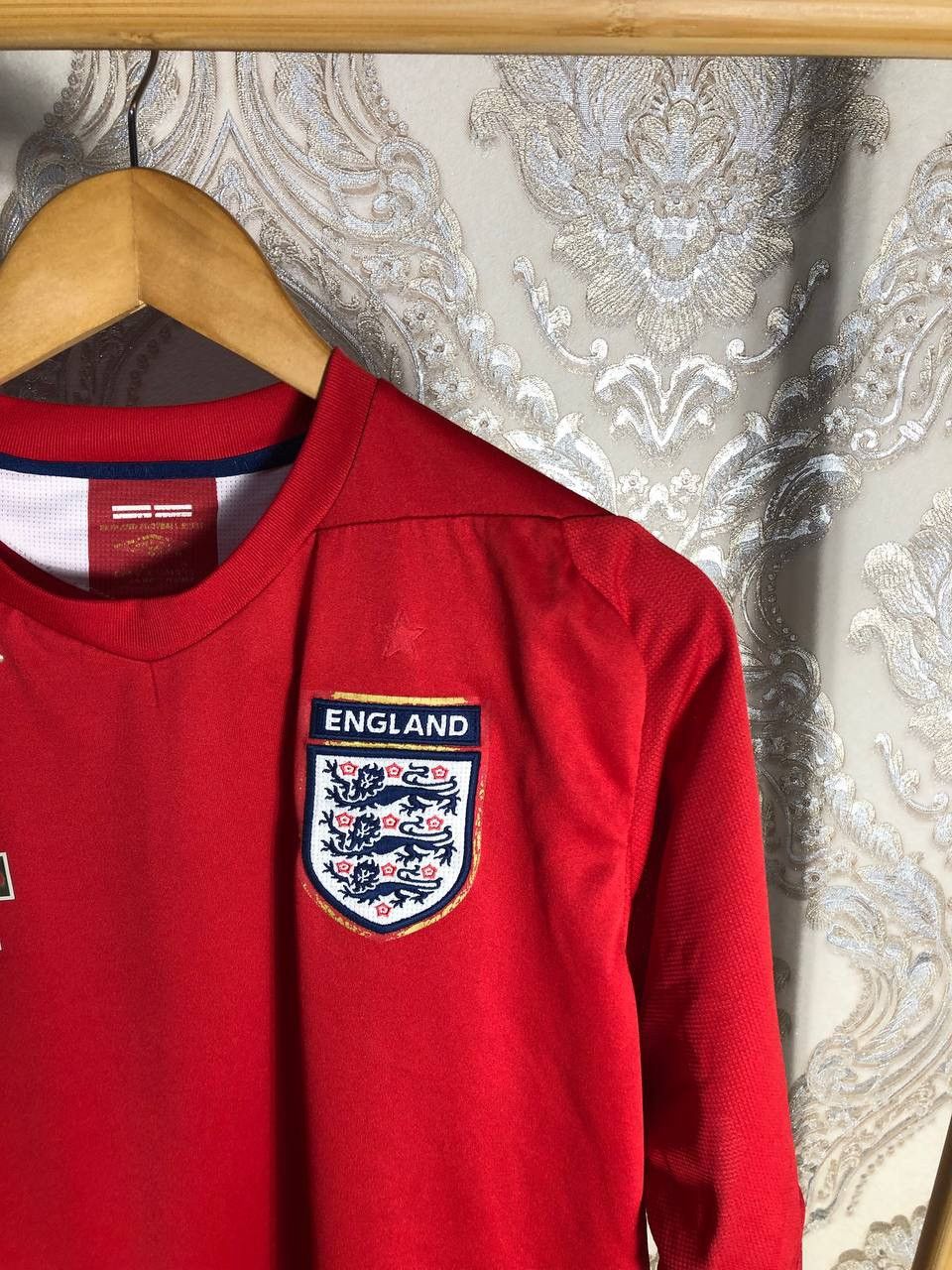 Umbro VINTAGE UMBRO ENGLAND LIVERPOOL SOCCER JERSEY RETRO Y2K 90s Size US L / EU 52-54 / 3 - 3 Thumbnail
