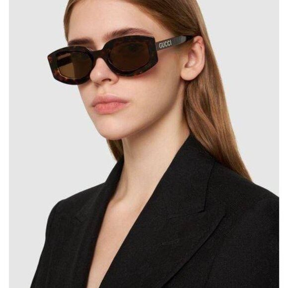 Gucci Gucci GG1719S 004 Sunglasses Transparent Red Geometric Frame Size ONE SIZE - 3 Thumbnail