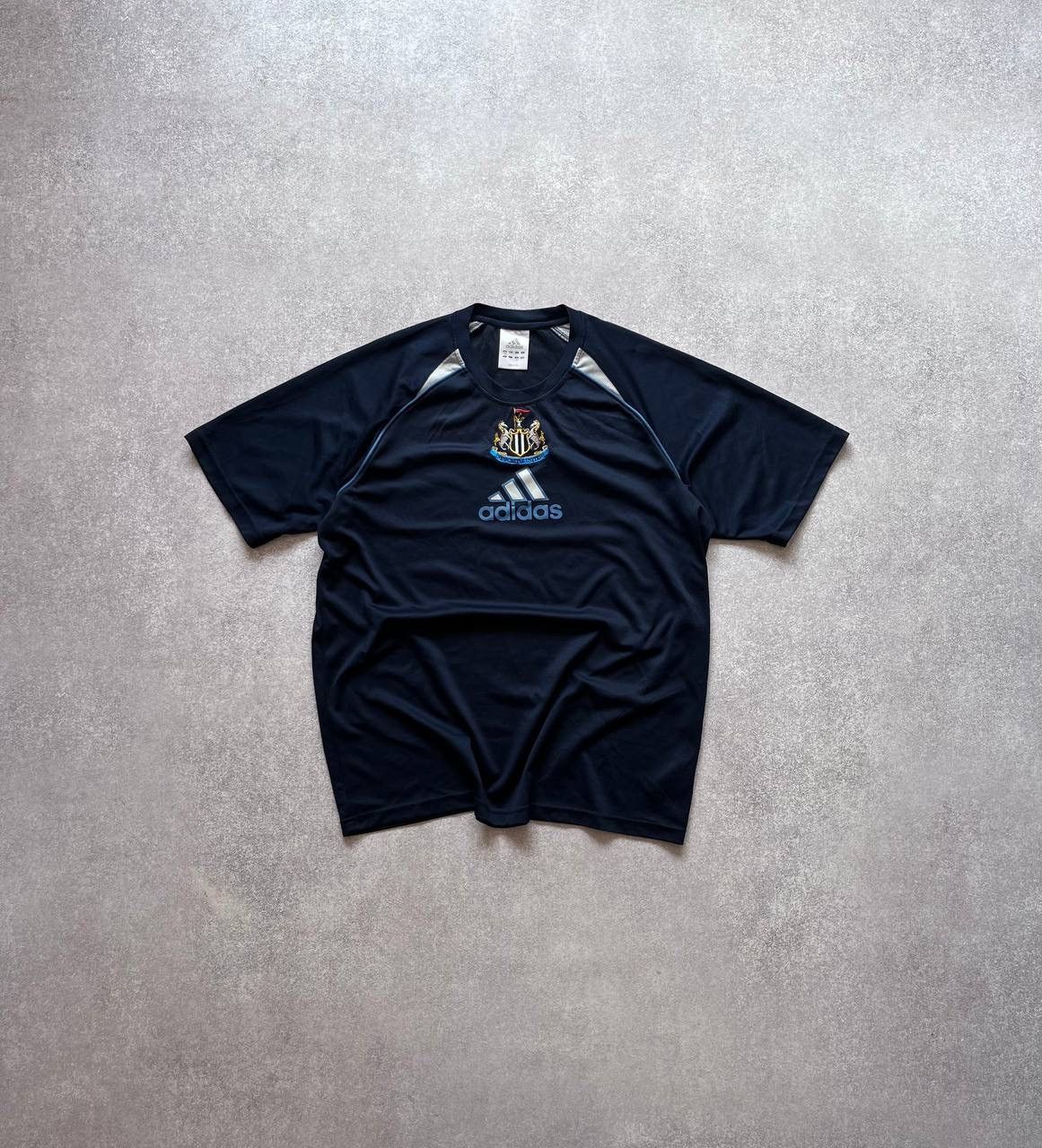 Adidas Vintage Adidas New Castle Jersey T-shirt Block M Size US M / EU 48-50 / 2 - 1 Thumbnail