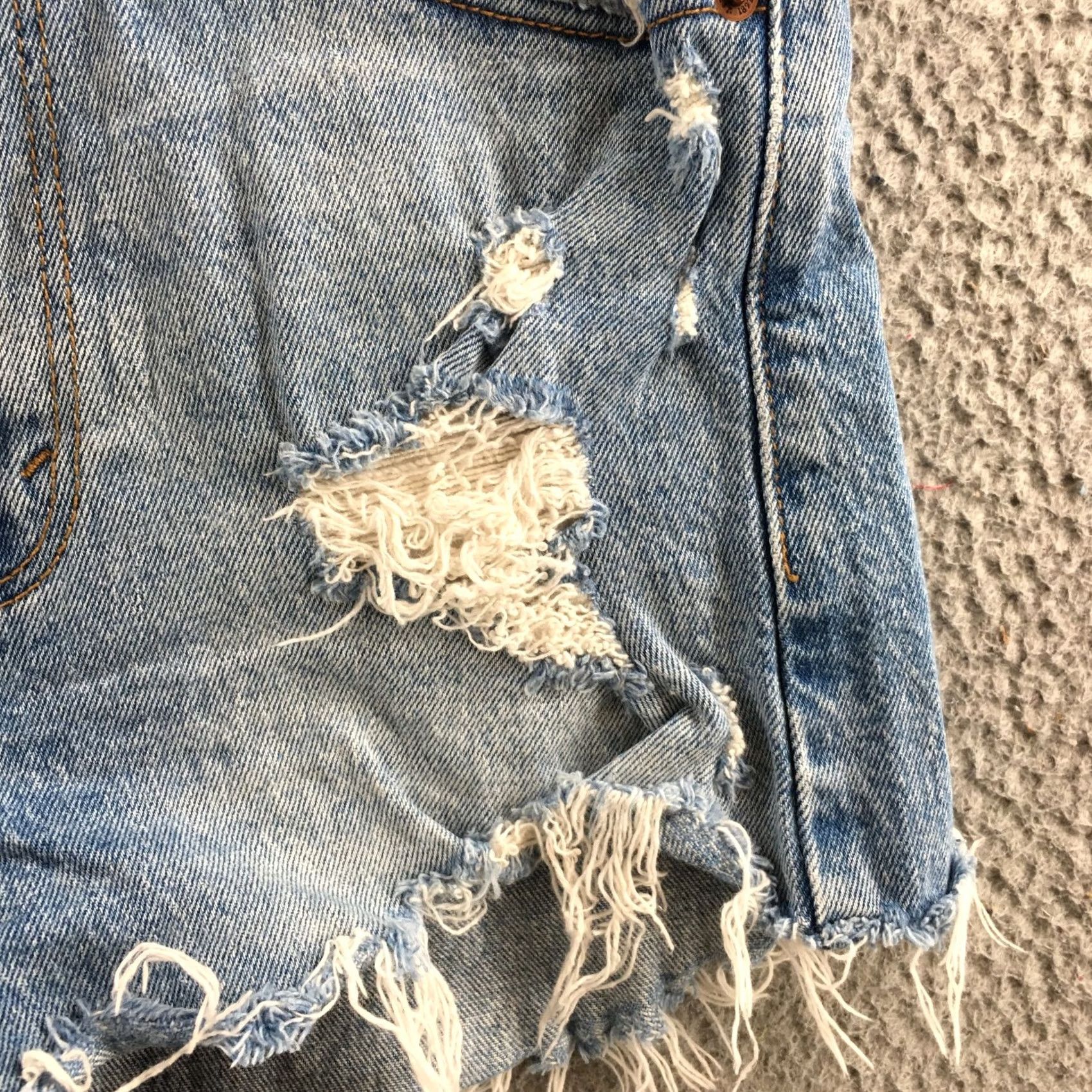 Abercrombie & Fitch Abercrombie & Fitch Mom Short Womens 26/2 Blue High Rise Zip Fly -- 27x2.5 Denim 5-Pocket Regular Mens? Size 26" / US 2 / IT 38 - 4 Thumbnail