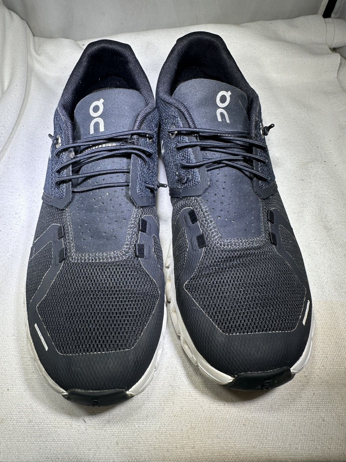 On PreOwned On Cloud 5 Black White Men's 9.5 Running Shoes Size US 9.5 / EU 42-43 - 2 Thumbnail