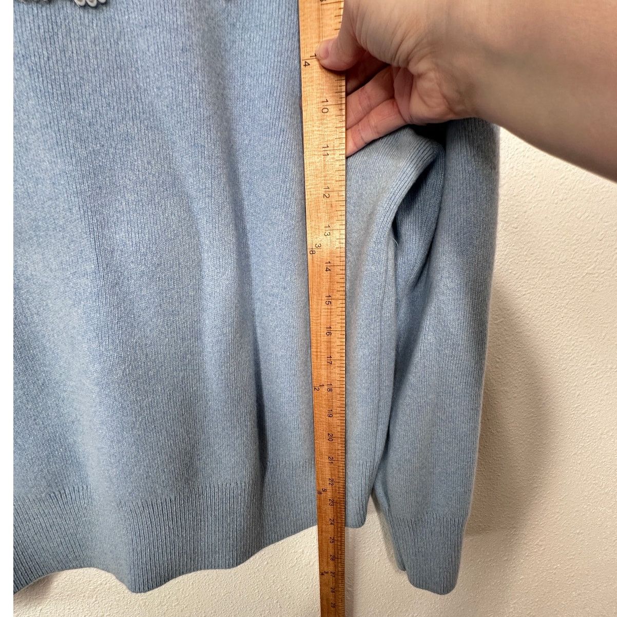 Lanvin Lanvin Girls Pearl Logo Cashmere Sweater Baby Blue Size 12 Size XL / US 12-14 / IT 48-50 - 11 Thumbnail