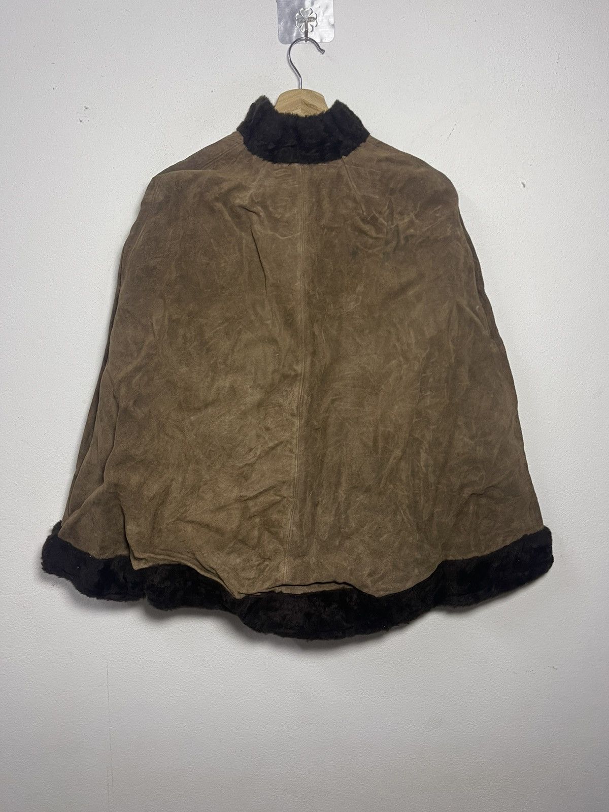Other Vintage 70s Suede and Faux Fur Poncho Cape Size US L / EU 52-54 / 3 - 5 Thumbnail