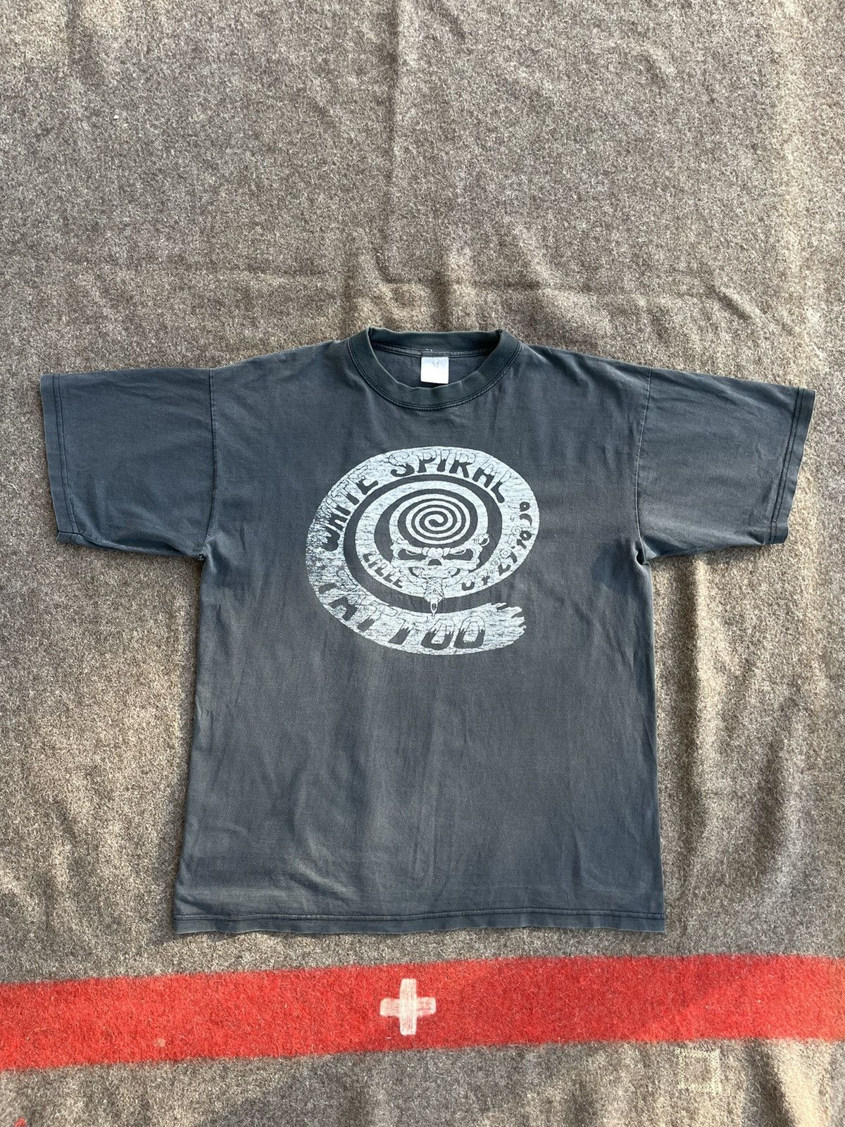 Vintage Vintage Tatoo Studio Merch T-shirt Size US M / EU 48-50 / 2 - 1 Thumbnail
