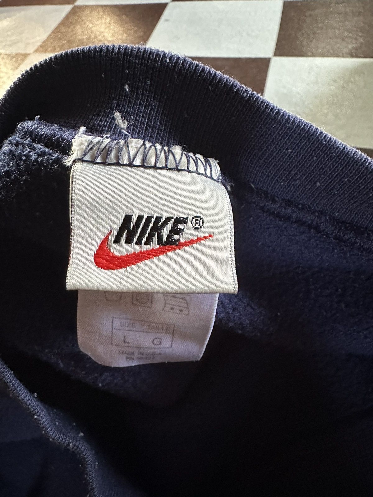 Vintage Vintage 90s Nike small logo sweatshirts Size US L / EU 52-54 / 3 - 5 Thumbnail