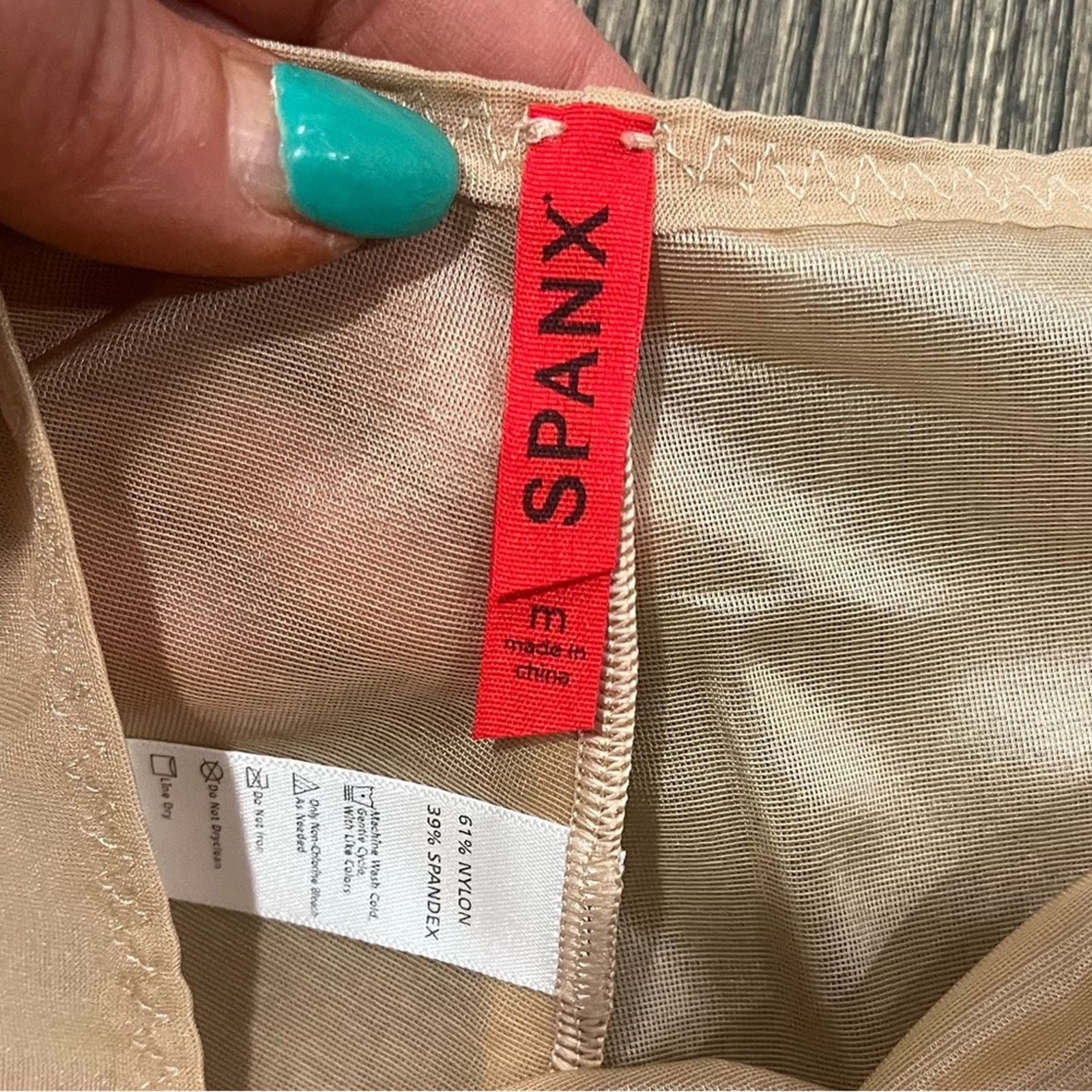 Spanx NWT Spanx Skinny Britches Hipster Panty Sheer Nude Size M Size ONE SIZE - 4 Thumbnail
