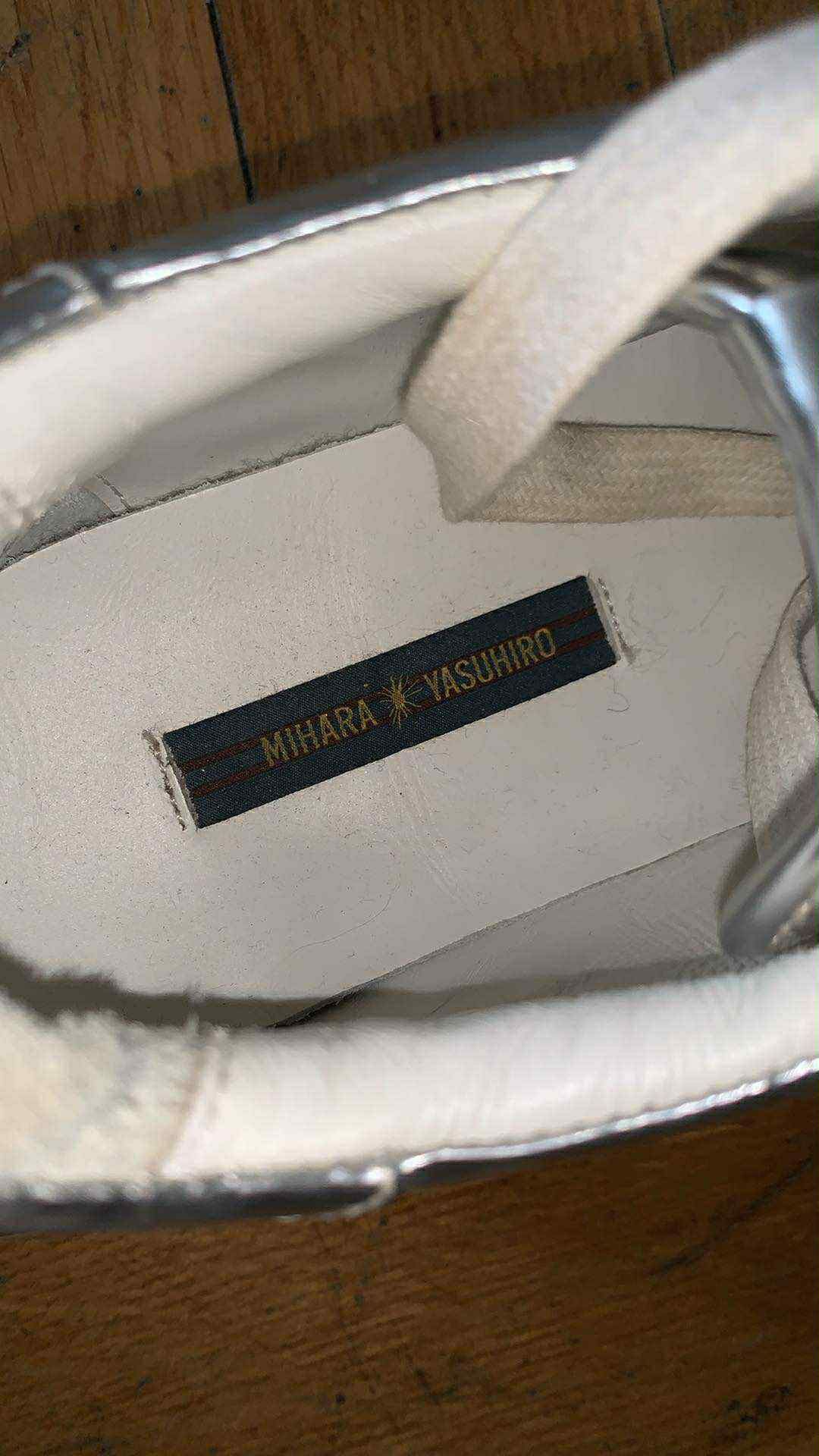 Maison MIHARA YASUHIRO Maison Mihara Yasuhiro Silver Sneakers Size US 10.5 / EU 43-44 - 6 Thumbnail